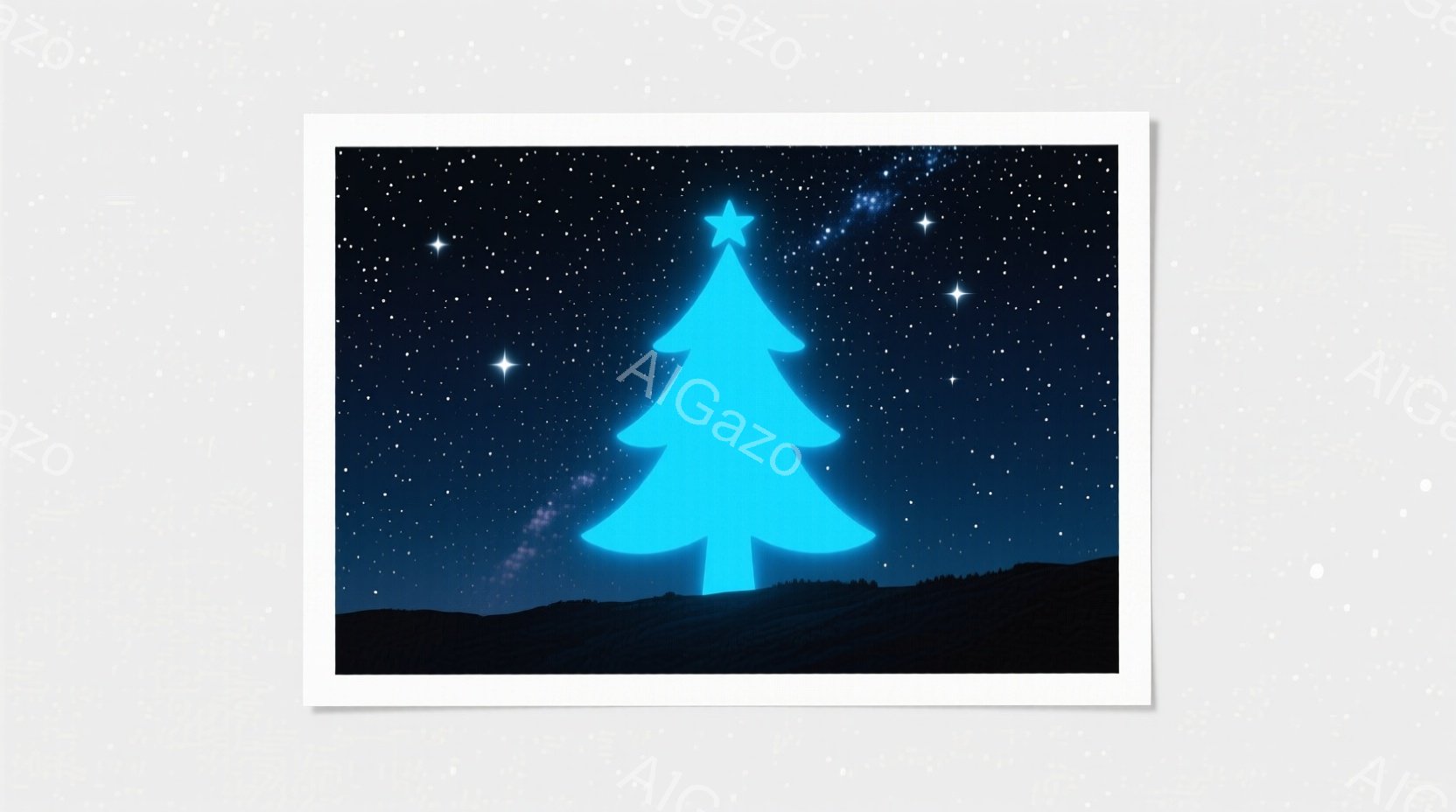 深い藍色の夜空に、明るい水色のシルエットのクリスマスツリーが浮かび上がっています。ツリーの足元には暗い山の稜線が広がり、星が瞬く夜空が幻想的な雰囲気を醸し出しています。全体的に静かで神秘的、そして温かい気持ちになるようなイメージです。