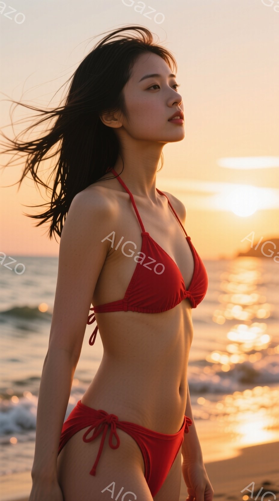 赤いビキニを着た女性が、夕暮れのビーチで横を向いて立っている。彼女は黒髪で、髪が風になびいている。背景には穏やかな海と夕焼けが広がり、暖かくロマンチックな雰囲気を醸し出している。 - AI生成フリー素材