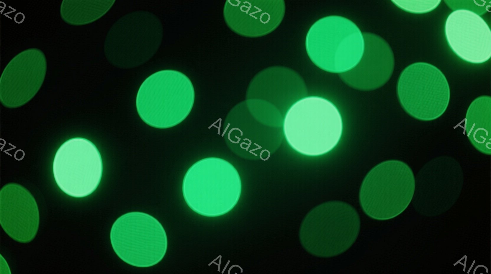 暗い背景に、ぼやけた緑色の円形の光が多数散りばめられています。光は明るさを持ち、それぞれが異なるサイズと透明度で、奥行きを感じさせます。全体的に幻想的で、夜の光の粒子のようであり、静けさと神秘的な雰囲気を醸し出しています。