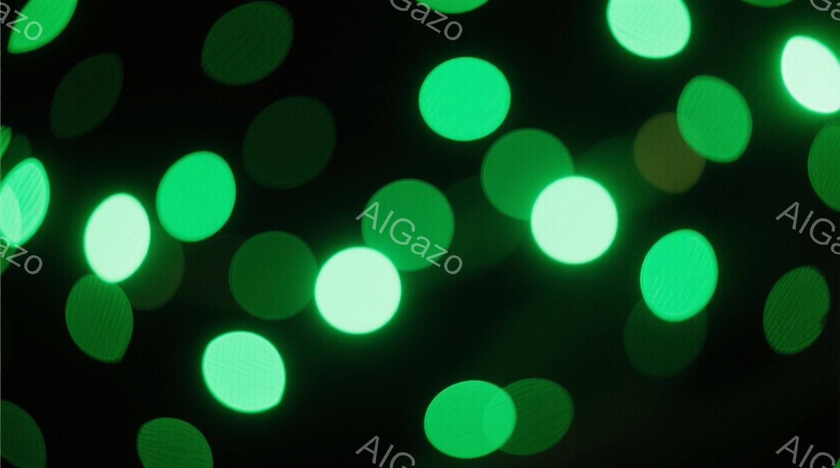 深い黒色の背景に、ぼやけた緑色の光の円が散りばめられています。これらの光点は、まるでパーティーの装飾やクリスマスツリーのイルミネーションのように、ぼんやりと輝き、幻想的な雰囲気を醸し出しています。全体 - AI生成フリー素材