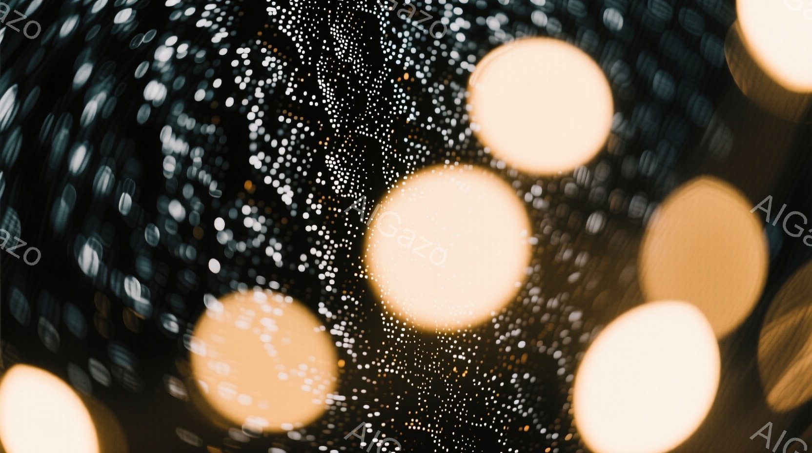画像は雨上がりの窓ガラスを捉えており、外の光がぼんやりと丸い光の玉として映り込んでいる。窓面には細かい雨粒が付き、光が拡散し、幻想的で少しノスタルジックな雰囲気を醸し出している。背景は完全にぼやけており、具体的な景色は判別できないが、夜の街並みである可能性が考えられる。