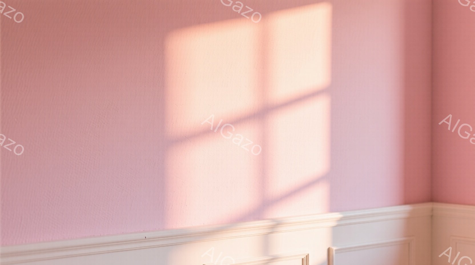 鮮やかなピンク色の壁に、白い窓枠の影がはっきりと映っています。壁の下部には、繊細な装飾が施された白いモールディングがあり、部屋の優雅さを引き立てています。全体的に柔らかく、温かい雰囲気で、静かで穏やかな印象を与えます。