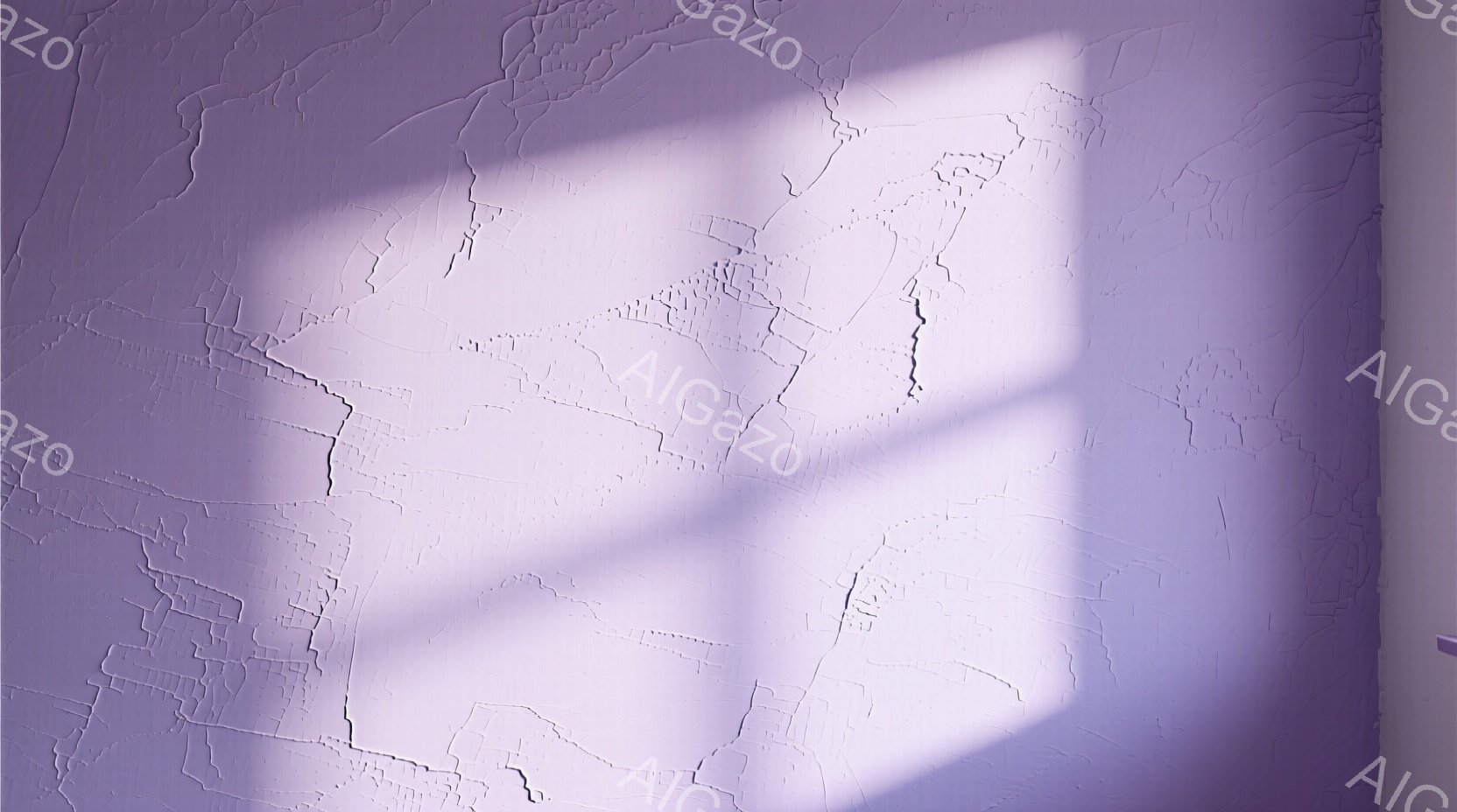 薄紫色の壁に、窓枠の影が落ちている様子を捉えた画像です。壁はひび割れや剥がれがあり、長年経過した風合いを感じさせます。全体的に静かで、どこか懐かしい、物憂げな雰囲気が漂っています。