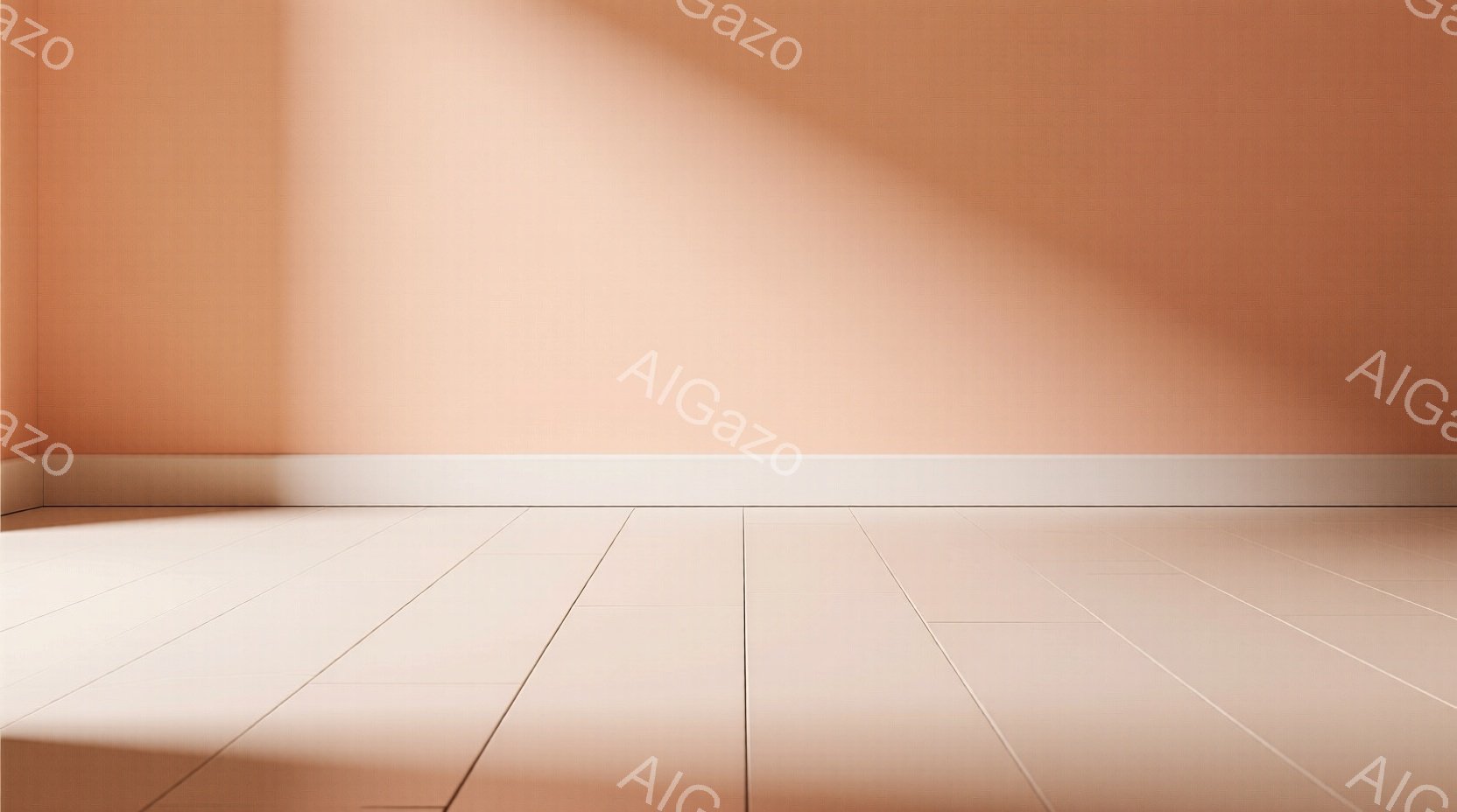 画像は、クリーム色に近いオレンジ色の壁と、明るいベージュ色の木製の床で構成された室内を示しています。壁には左側から強い光が差し込み、床に影を作り出しています。全体的に、シンプルでミニマルな雰囲気が漂い、暖かく落ち着いた空間を演出しています。