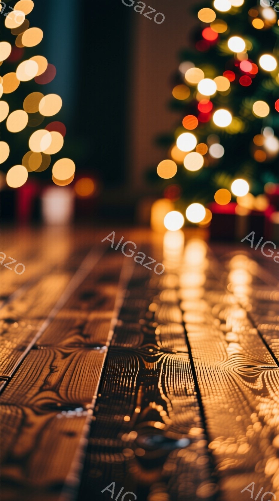 暖炉の光が当たる木の床が焦点となっており、背景にはぼやけたクリスマスツリーの輝きが見える。木目は美しく、床に反射する光が暖かく優しい雰囲気を醸し出している。全体的にクリスマスの温かさと静けさを感じさせる、穏やかな光景である。