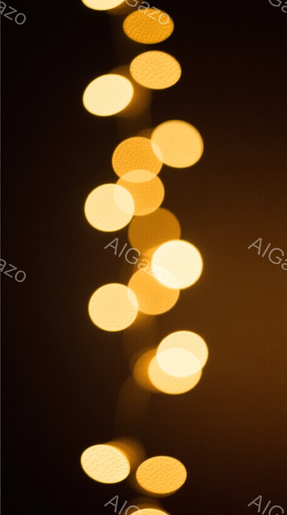 暗い背景にぼやけたオレンジ色の光の点が縦に並んでいます。光は丸みを帯びており、焦点が合っていないため、まるで幻想的な光の帯のようです。全体的に暖かく、穏やかな雰囲気を醸し出しています。 - AI生成フリー素材