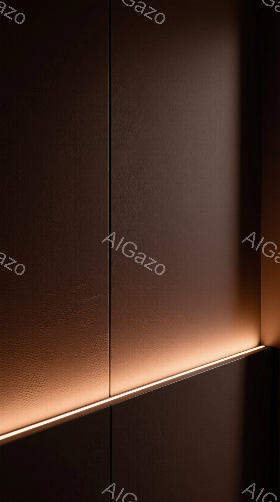 濃い茶色の質感のある壁が、水平方向にパネル状に並んでいます。壁の中央には明るい白色の細長い光が帯状に走り、壁のテクスチャに沿って光が拡散しています。全体的に落ち着いた暖色系のトーンで、モダンでミニマルな雰囲気を醸し出しています。
