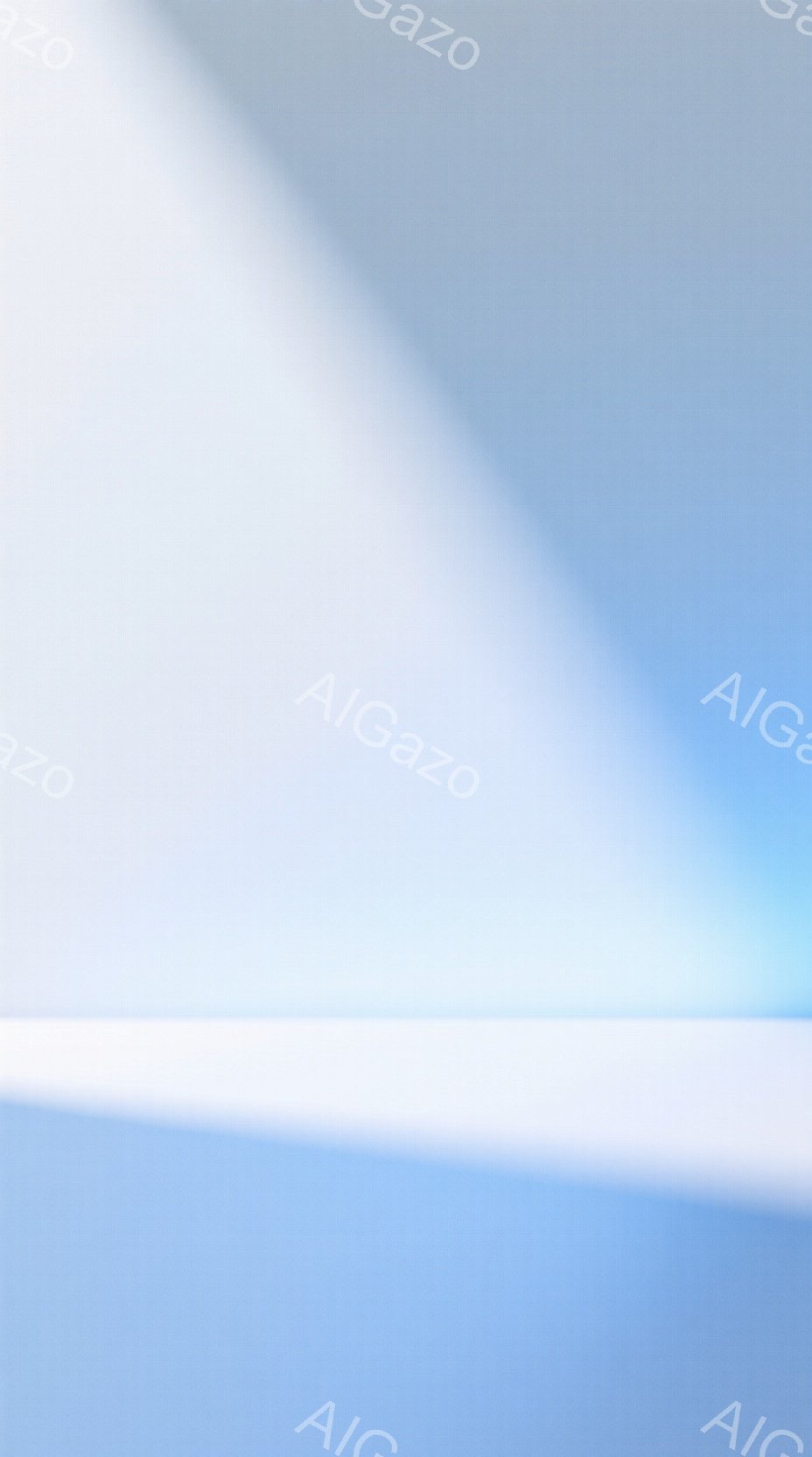 この画像は、水面を捉えた抽象的な風景画のように見えます。空と水の色が混ざり合い、グラデーションで表現されており、穏やかで静謐な雰囲気を醸し出しています。水平線が曖昧で、光の反射が水面にぼんやりと映り込み、夢幻的な印象を与えます。