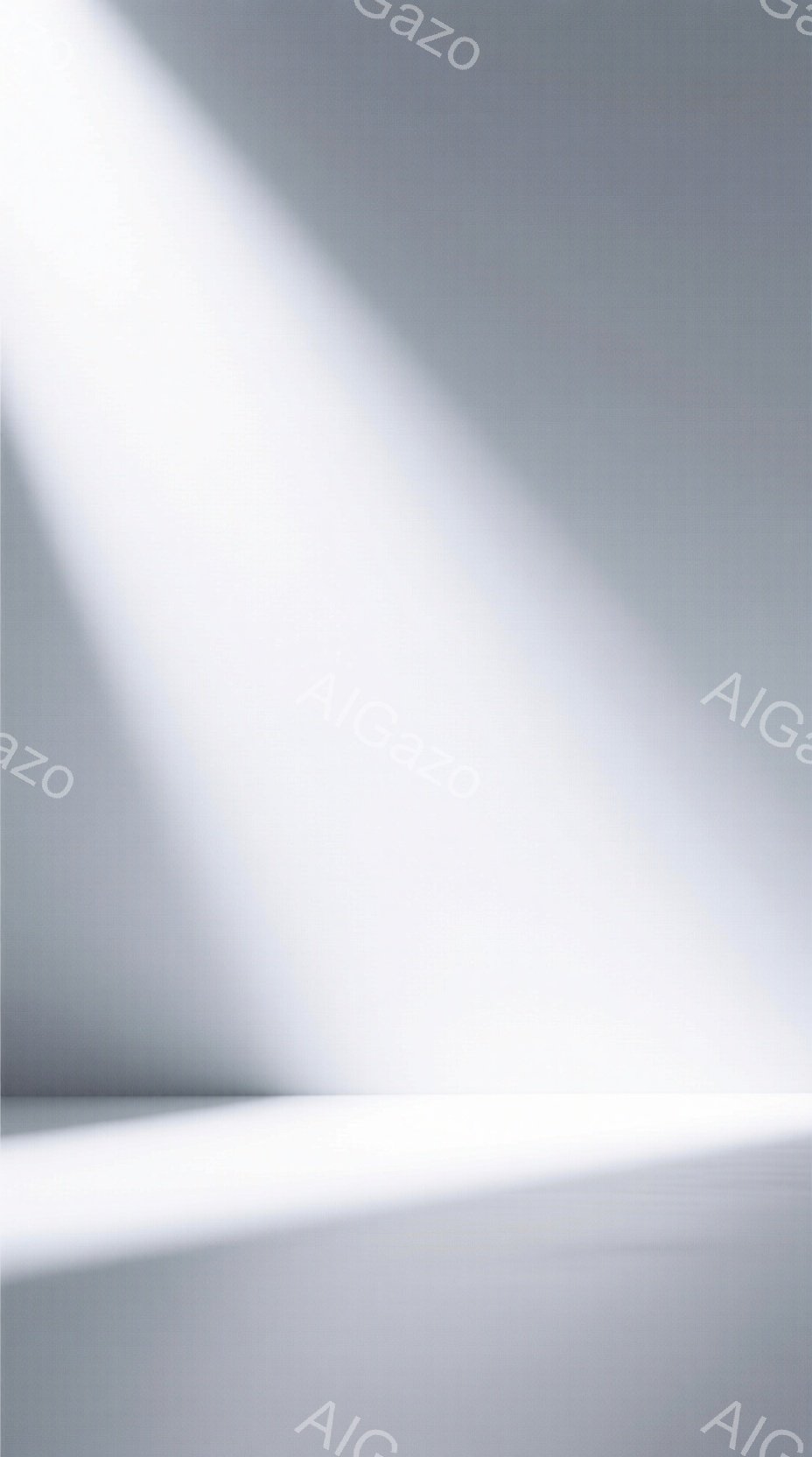 この画像は、白を基調とした抽象的な構成で、強い光線が左上から斜めに差し込み、白い平面を照らしている。光と影のコントラストが際立ち、背景はぼやけており、具体的な形は識別できない。全体的にミニマルで静寂な - AI生成フリー素材