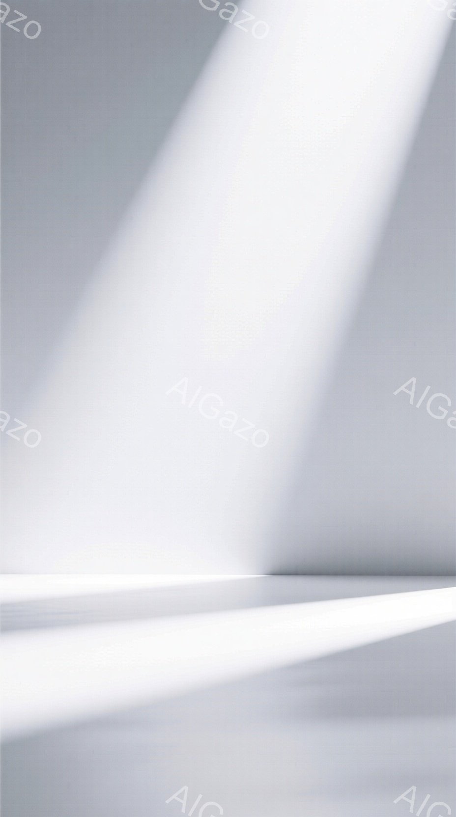 白を基調とした抽象的な画像で、強い光が斜めから差し込み、影と光のコントラストが印象的です。具体的な人物や背景は特定できませんが、光の角度と影の形から、何らかの構造物や空間の一部である可能性が示唆されます。全体的にミニマルで静謐な雰囲気を醸し出しています。