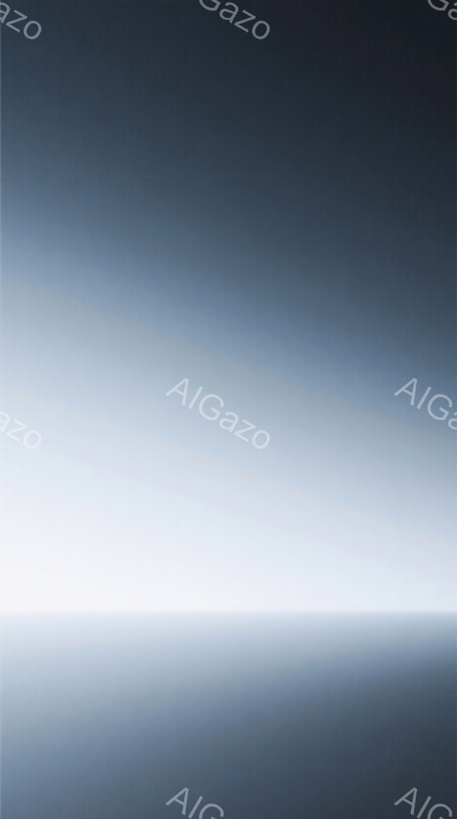 この画像は、空と水平線のぼやけたグラデーションで構成されており、鮮明な人物や物体は見当たりません。上部は明るい白色から薄い灰色へと変化し、下部は濃い灰色から黒色へと深まっています。全体的に穏やかで静謐な雰囲気であり、雲海や霧に包まれた風景を連想させます。