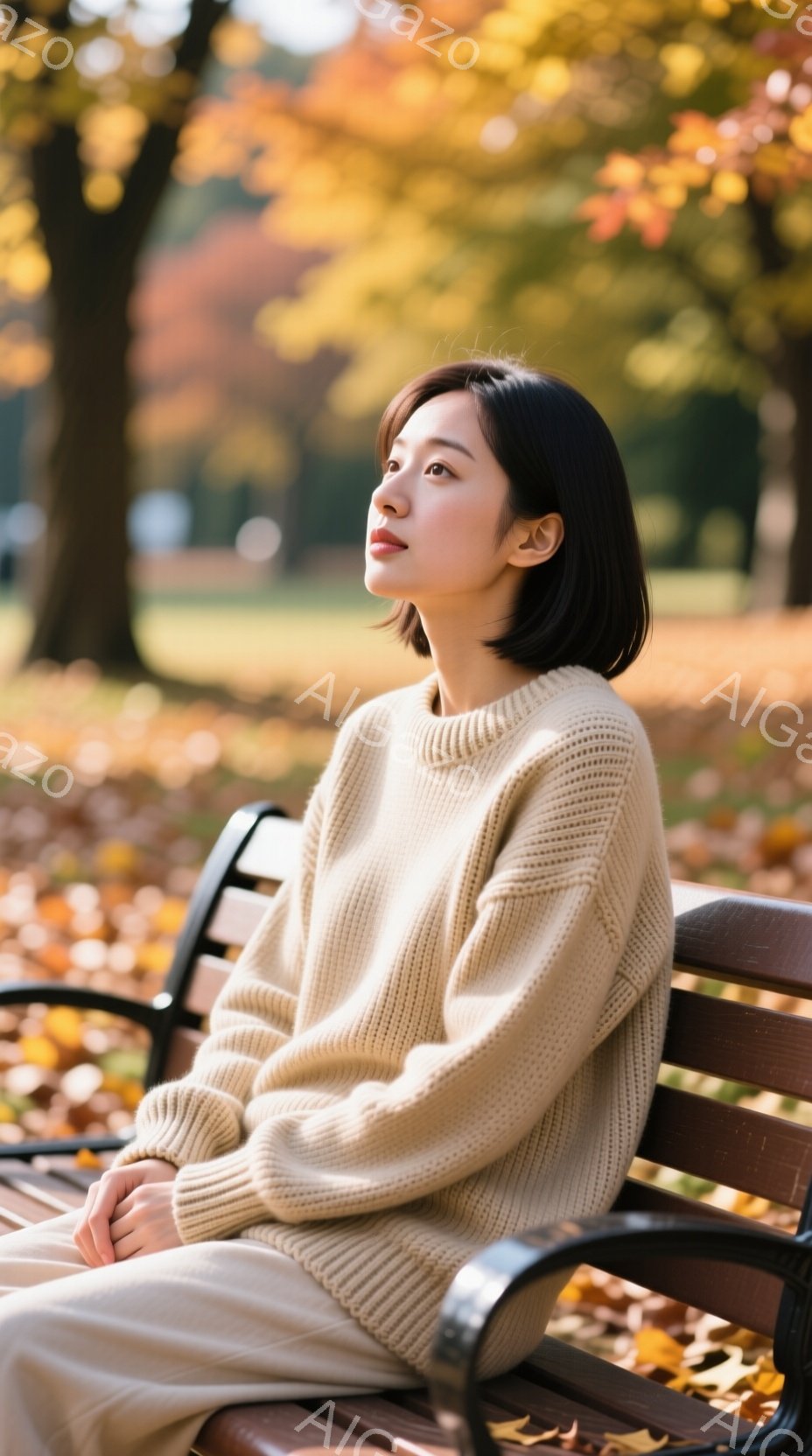 彼女はベージュ色のざっくりとしたセーターと、おそらく同色のパンツを身につけてベンチに座っています。黒髪のショートボブスタイルで、少し上を見つめ、穏やかで物憂げな表情を浮かべています。背景には鮮やかな紅 - AI生成フリー素材