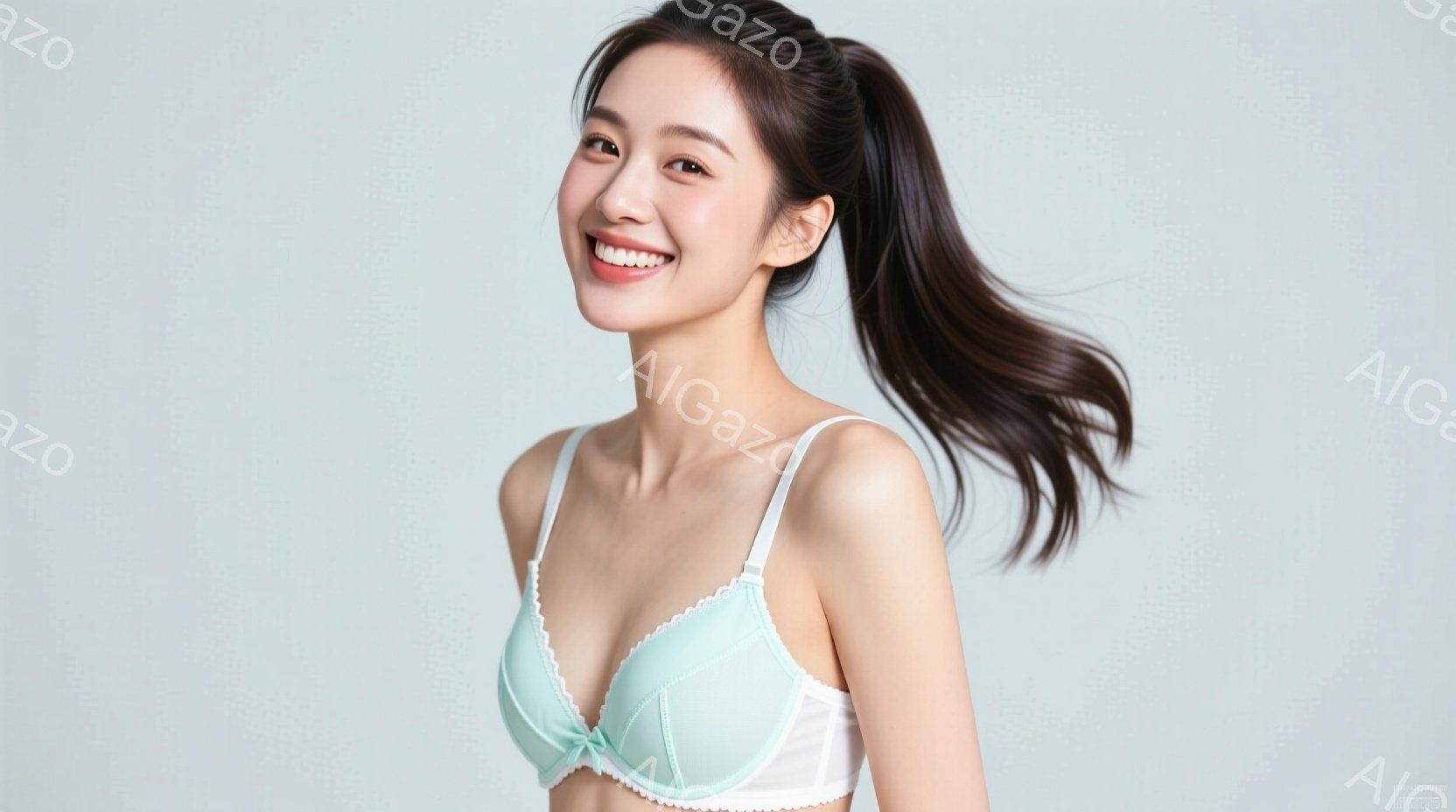 長い黒髪を高い位置でポニーテールにし、明るい笑顔を見せている女性が写っています。淡い水色のブラレットを着用し、白い背景を背景に、自信に満ちたポーズをとっています。 全体的に、健康的で明るい雰囲気が漂う - AI生成フリー素材