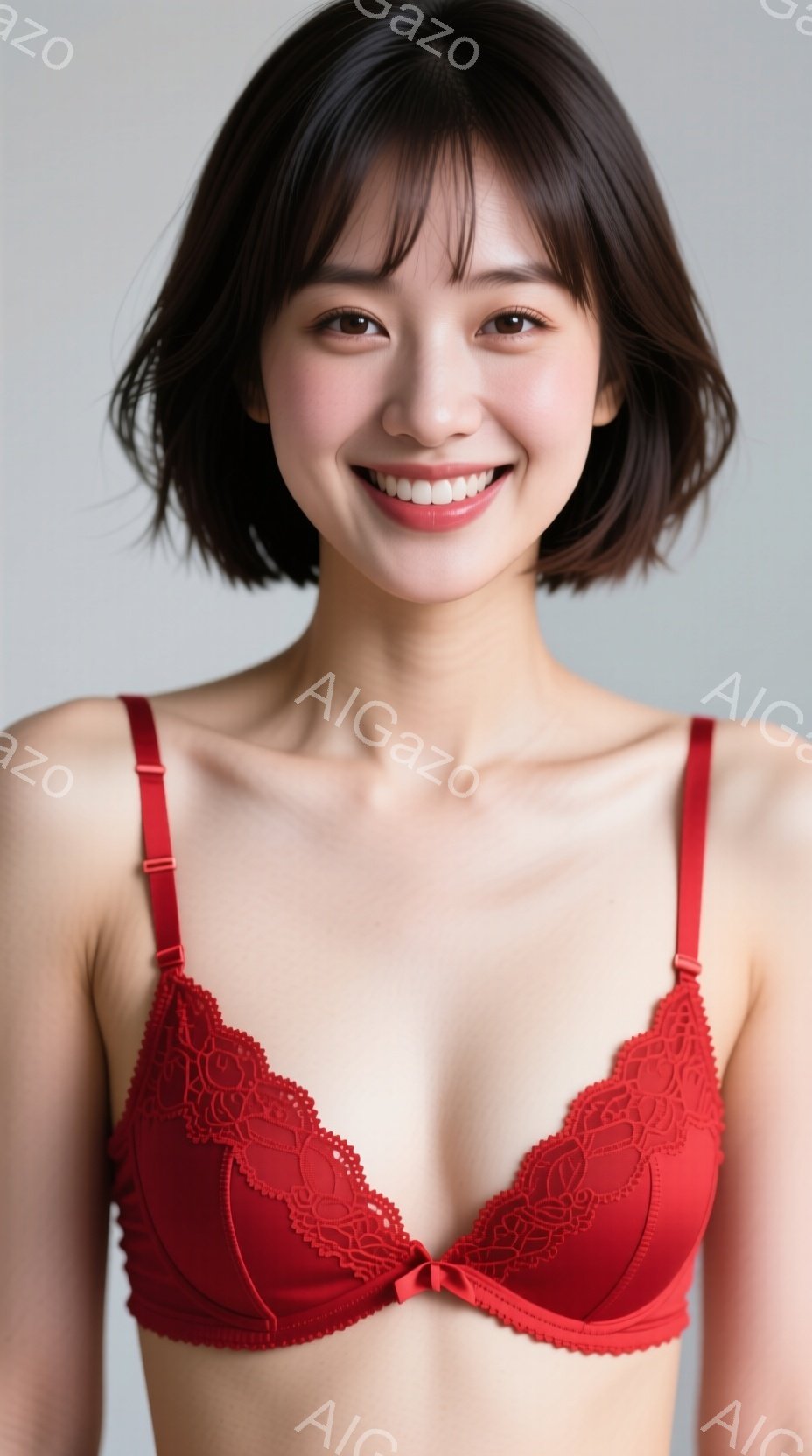 赤いレースのブラジャーを着た女性が写っています。彼女は肩までの長さの黒髪で、微笑みを浮かべてカメラを見ています。背景は白く、女性が中心に配置されており、明るく清潔な印象を与えます。 - AI生成フリー素材