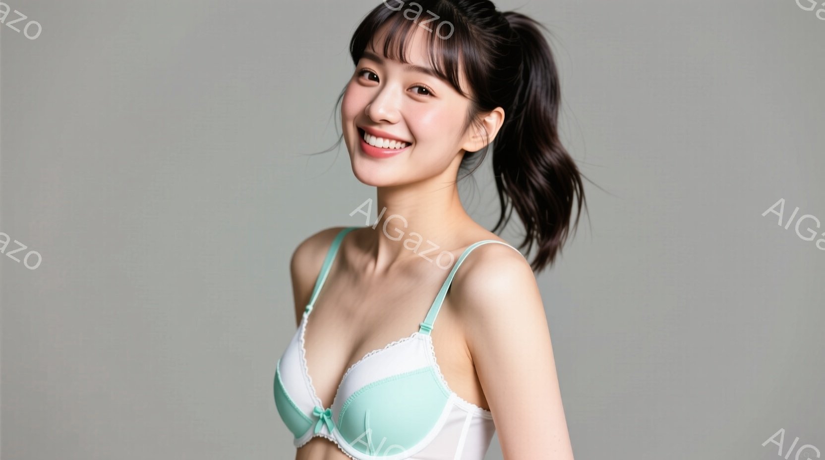 若い女性が、白いレースと水色のブラレットを着用し、微笑んでいます。彼女は長い黒髪をポニーテールにし、少し上目線でカメラを見ています。背景はグレーでシンプルで、女性が際立っています。 - AI生成フリー素材
