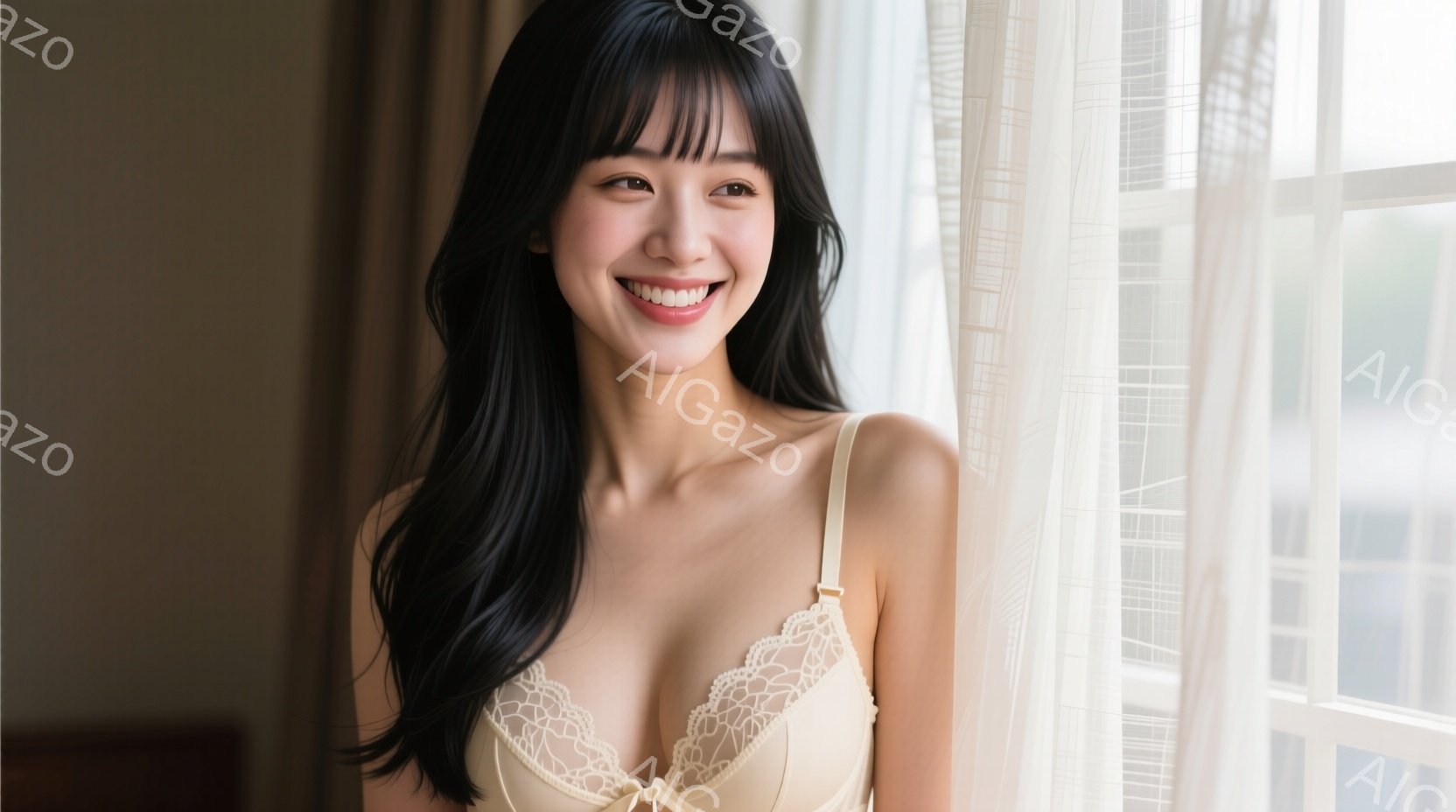 長い黒髪の女性が、クリーム色のレースのブラレットを着て微笑んでいます。彼女は正面を向き、リラックスした姿勢で立っており、明るい表情が印象的です。背景は窓とレースのカーテンで、柔らかい光が差し込み、穏や - AI生成フリー素材