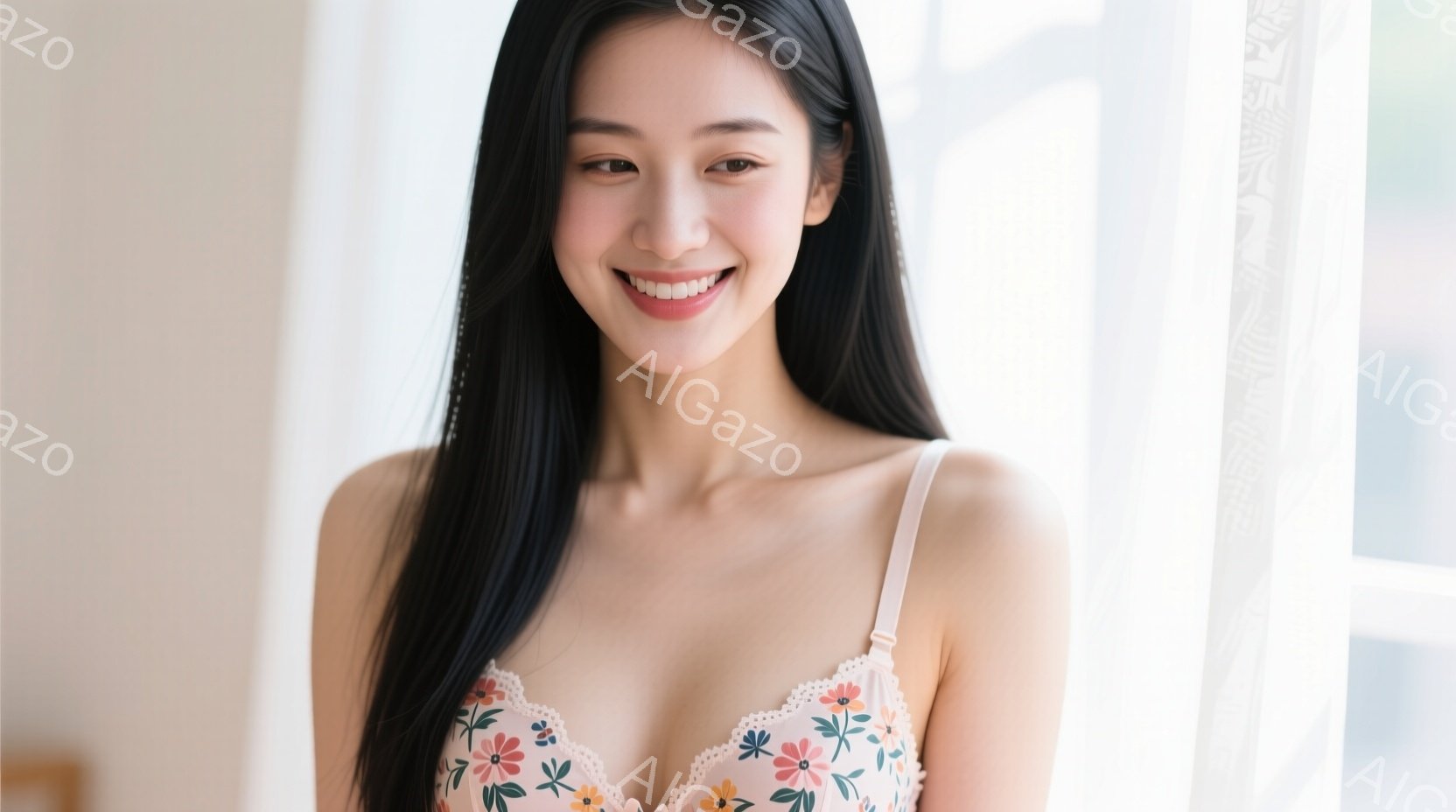 長い黒髪を肩にかける女性が、窓辺で微笑んでいます。ピンクと緑の花柄のキャミソールを着ており、背景には柔らかな光が差し込む窓枠が見えます。全体的に柔らかく、親しみやすい雰囲気が漂っています。 - AI生成フリー素材