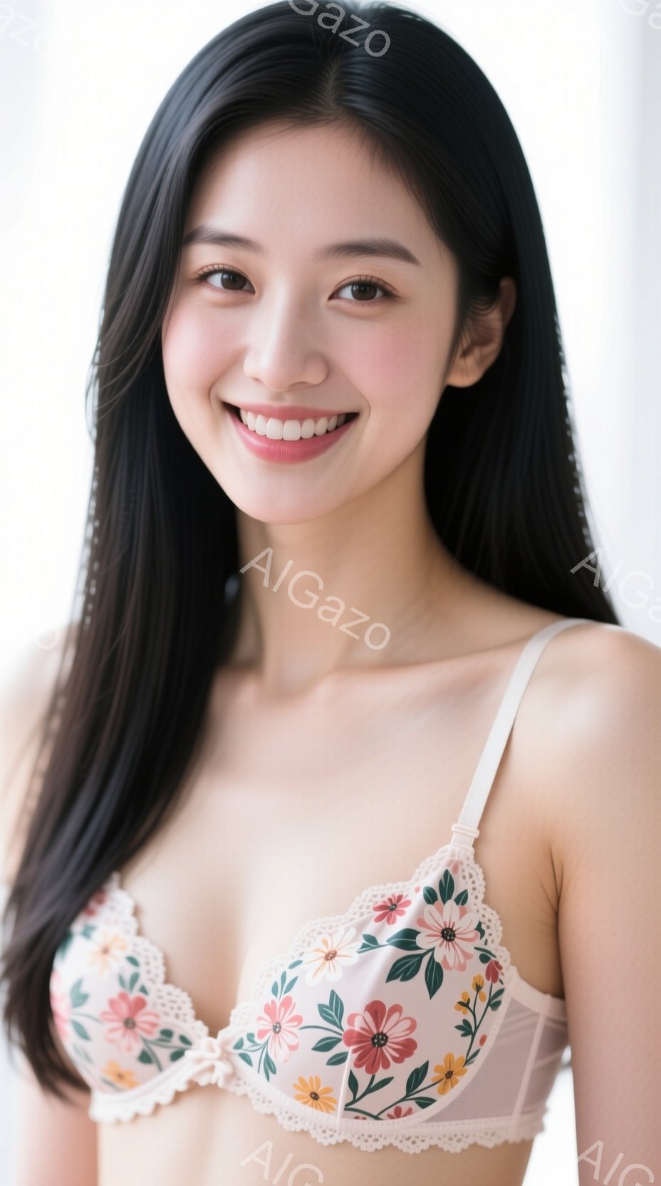 長い黒髪を肩にかけた女性が写っています。彼女は花柄のブラレットを着用し、微笑んでいます。背景は白く、人物が際立っており、明るく軽やかな雰囲気が漂っています。 - AI生成フリー素材