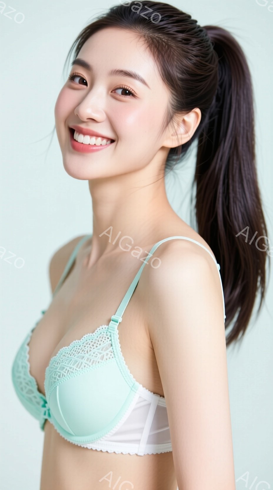 画像には、ターコイズブルーと白のレースのブラレットを着た若い女性が写っています。彼女は髪を高くポニーテールにしており、明るい笑顔でカメラに向かって少し横を向いています。背景は白く、彼女が主役であること - AI生成フリー素材