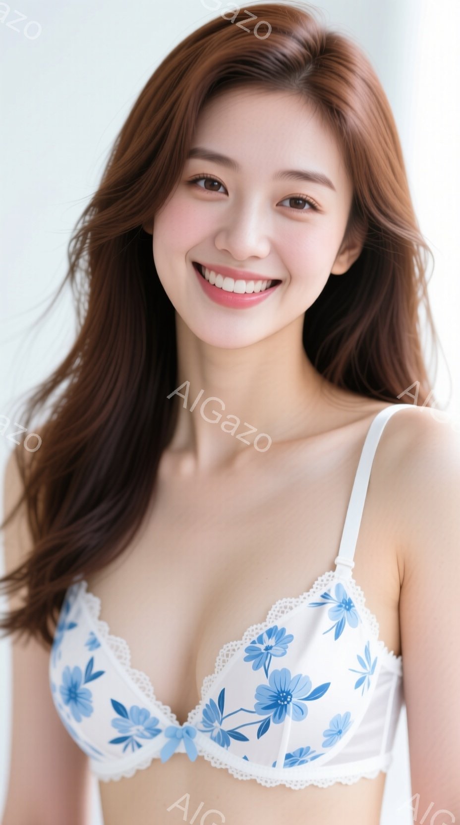 明るい背景に、花柄の白いブラレットを着た若い女性が写っています。彼女は肩までの茶色の髪を持ち、微笑んでいます。全体的に明るく、リラックスした雰囲気です。 - AI生成フリー素材