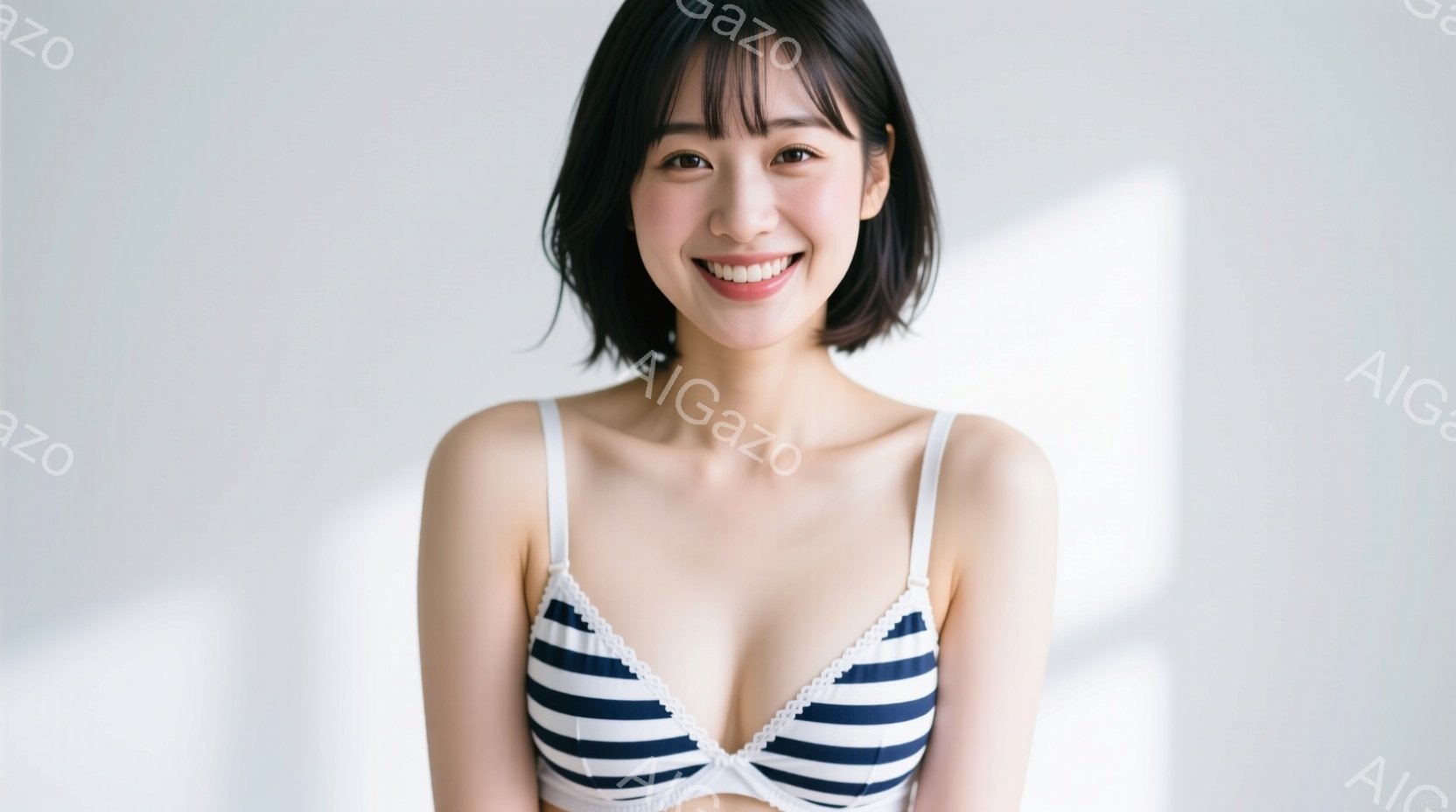 画像は、ストライプのブラレットを着用した若い女性のポートレートです。彼女は肩までの長さの黒髪で、少し微笑んでいます。背景は白く、光が彼女の横顔を照らし、全体的に明るく清潔な印象を与えています。 - AI生成フリー素材