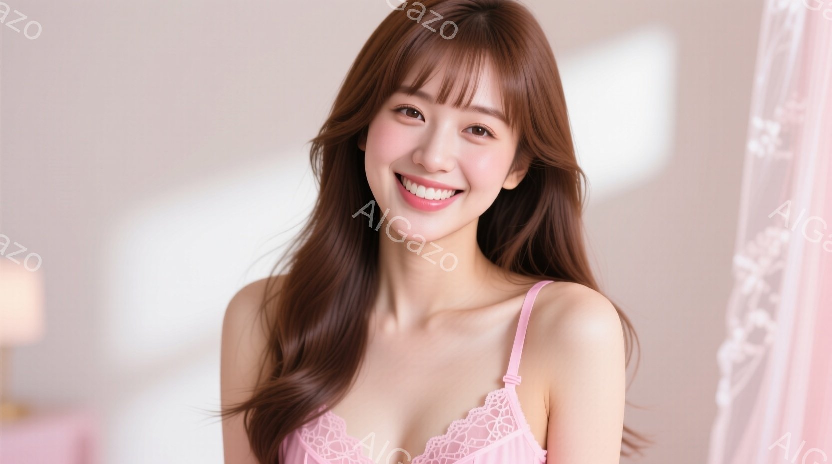 明るい茶色の長い髪をした女性が、レースのキャミソールを着て微笑んでいます。彼女はわずかに体を傾け、リラックスした姿勢でカメラを見つめています。背景は淡いピンク色の壁とカーテンで、柔らかく優しい雰囲気を - AI生成フリー素材