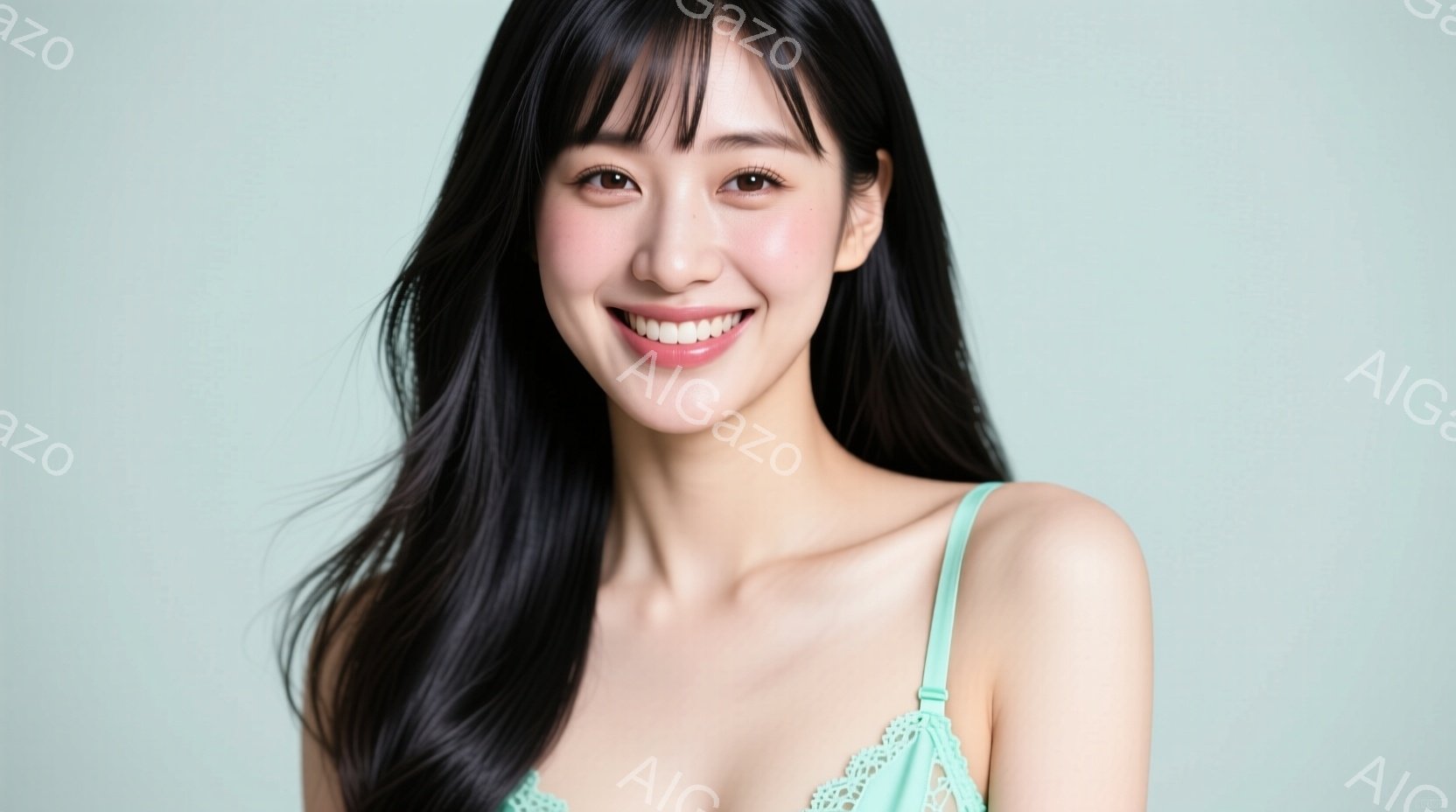 黒髪の女性が、ターコイズブルーの繊細なレースのキャミソールを着て微笑んでいます。彼女の髪は肩にかかる長さで、自然なウェーブがかかっています。背景は淡い水色で、彼女の明るい笑顔と引き立て合っています。 - AI生成フリー素材