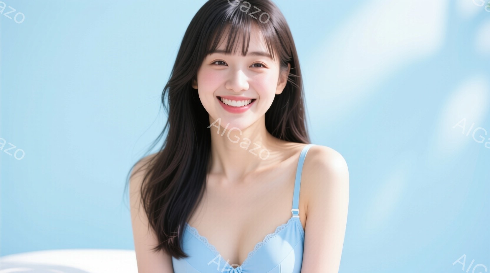 黒髪の女性が、水色のレースのキャミソールを着て微笑んでいます。彼女は肩を出し、髪は長くストレートで、顔には明るい笑顔が広がっています。背景はぼやけた水色で、全体的に爽やかで清潔感のある雰囲気が漂ってい - AI生成フリー素材