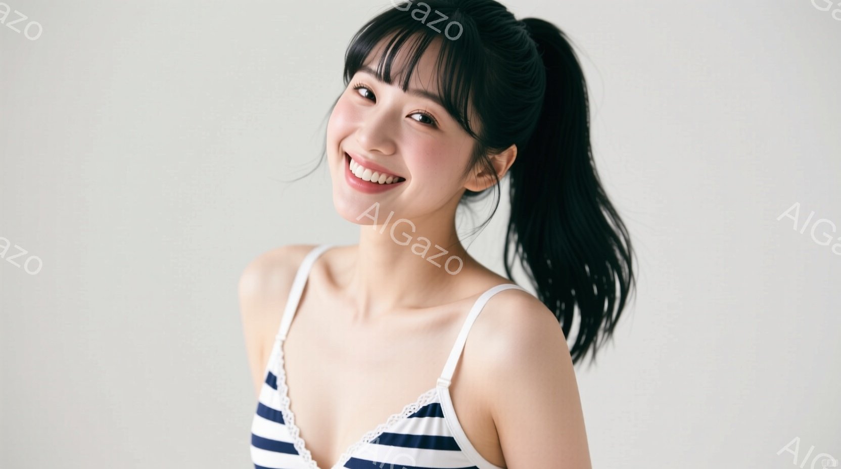 若い女性が正面を向いて微笑んでいます。彼女は白い肩紐のストライプのトップスを着ており、ダークブラウンの長い髪を高い位置でポニーテールにしています。背景は白く、人物が際立っており、全体的に明るく清潔な雰 - AI生成フリー素材