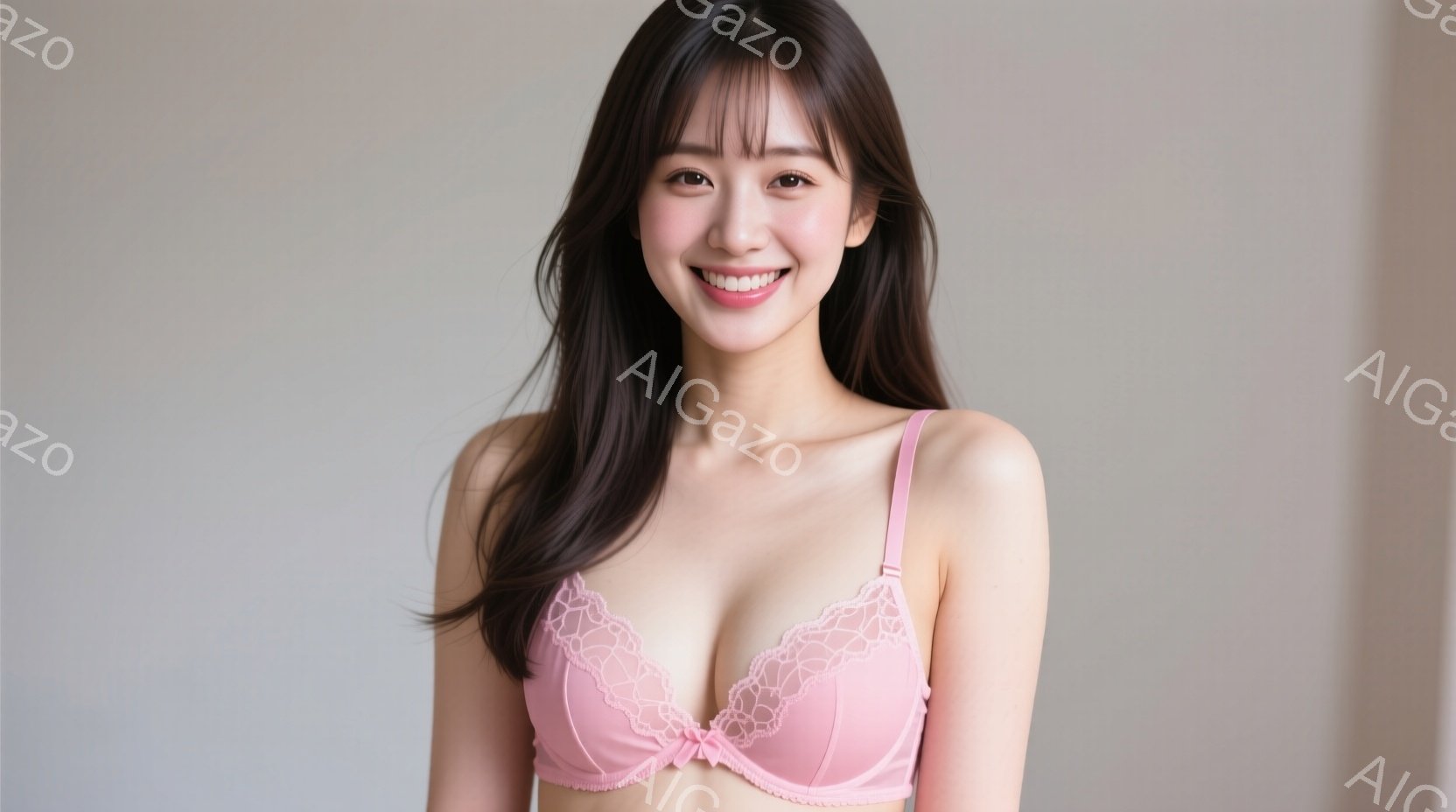 長い黒髪の女性が、淡いピンク色のレースのブラレットを着用して正面を向いています。彼女は微笑んでおり、リラックスした姿勢で、背景はぼかれています。全体的に、柔らかく、自然な雰囲気のポートレートです。 - AI生成フリー素材