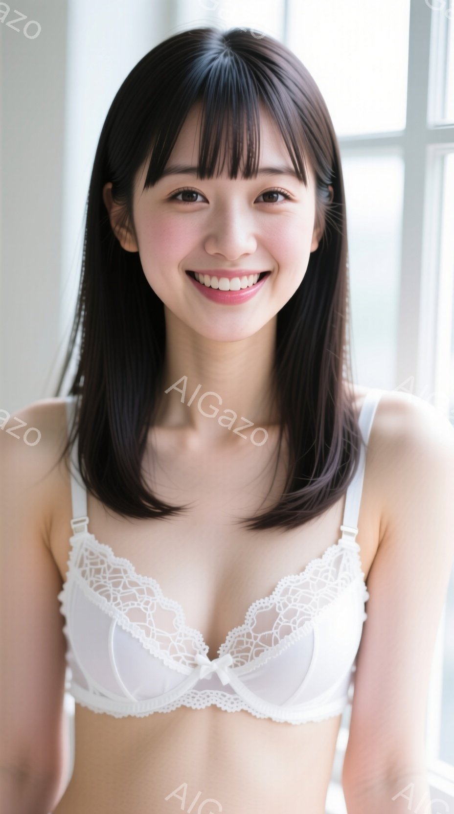 彼女は白いレースのブラジャーを着用し、肩を少し露出しています。黒髪のストレートヘアは肩にかかる長さで、顔には微笑みが浮かんでいます。背景はぼやけた窓で、柔らかく明るい光が彼女を照らしています。 - AI生成フリー素材