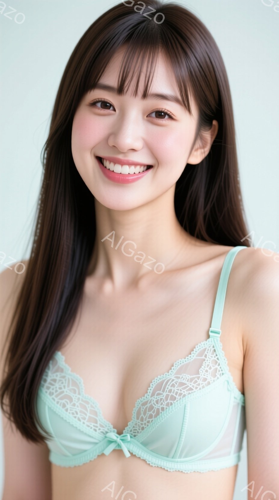 明るい色のレースのブラレットを着た若い女性が写っている。彼女は長い茶色の髪を肩にかけ、微笑んでいる。背景は白く、人物に焦点が当てられている。 - AI生成フリー素材