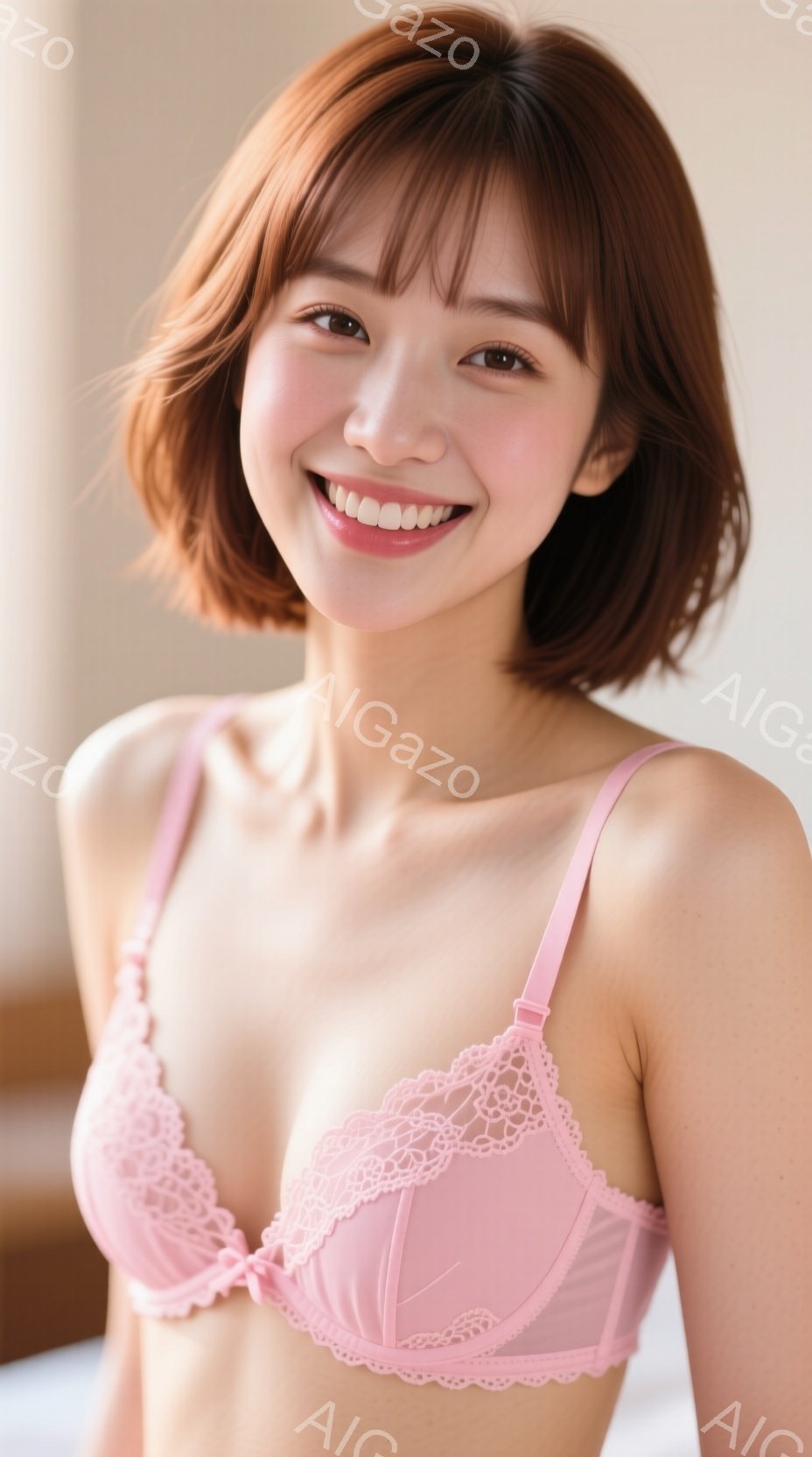 明るいピンク色のレースのブラレットを着た若い女性が写っています。彼女は肩までの長さの茶髪で、軽く内側にカールしています。彼女はカメラに向かって微笑んでおり、リラックスした雰囲気で、背景はぼやけて暖色系 - AI生成フリー素材