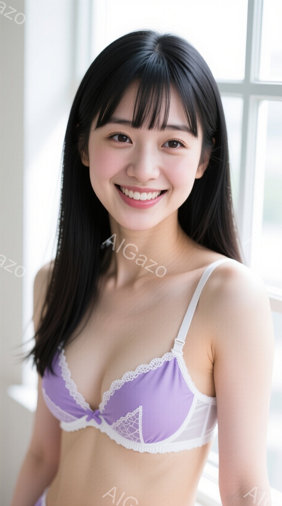 長い黒髪の女性が、レースがあしらわれたラベンダー色のブラジャーを着て、微笑んでいます。彼女は正面を向き、少し肩を露出した状態で、リラックスした姿勢で立っています。背景は白い壁と窓があり、全体的に柔らか - AI生成フリー素材