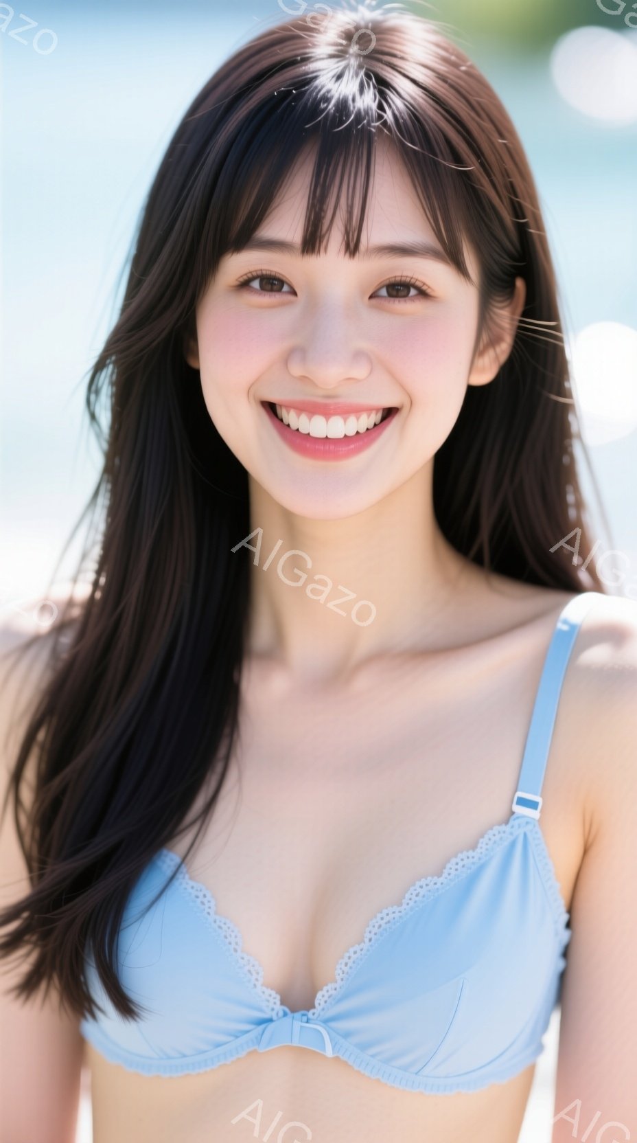 長い黒髪の女性が、淡い水色のレースブラを着て微笑んでいます。彼女は正面を向き、わずかに顔を傾けており、明るい表情で親しみやすい雰囲気を醸し出しています。背景はぼやけていますが、おそらく屋外で、晴れた日 - AI生成フリー素材