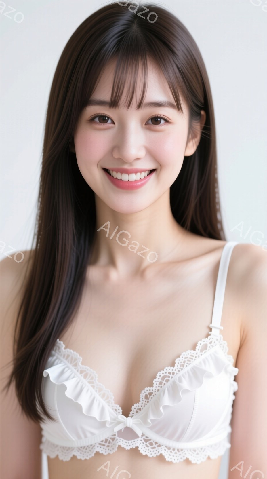 長い黒髪の女性が、白いレースのブラジャーを着用し、カメラに向かって微笑んでいます。彼女は正面を向き、肩を少し下げたリラックスした姿勢です。背景は白く、人物に焦点が当てられています。 - AI生成フリー素材