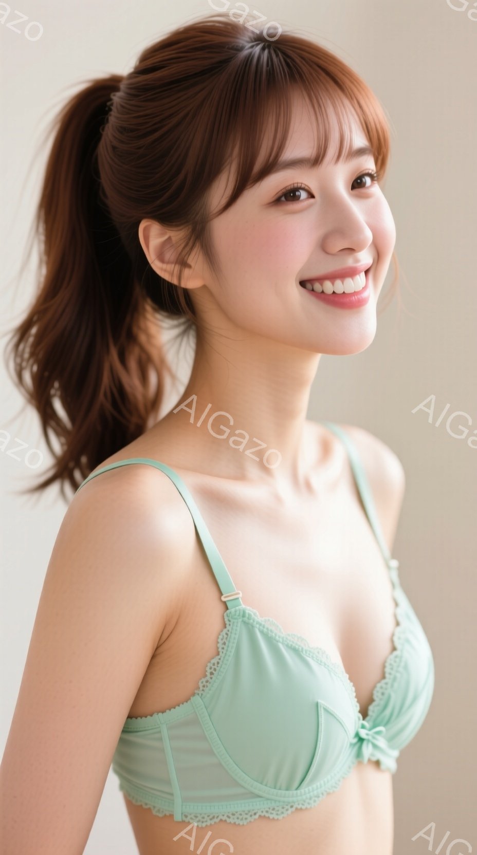 明るい色のレースのブラレットを着た若い女性が写っています。彼女は長い茶色の髪をポニーテールにし、微笑んでいます。背景はぼやけており、柔らかく明るい雰囲気です。 - AI生成フリー素材