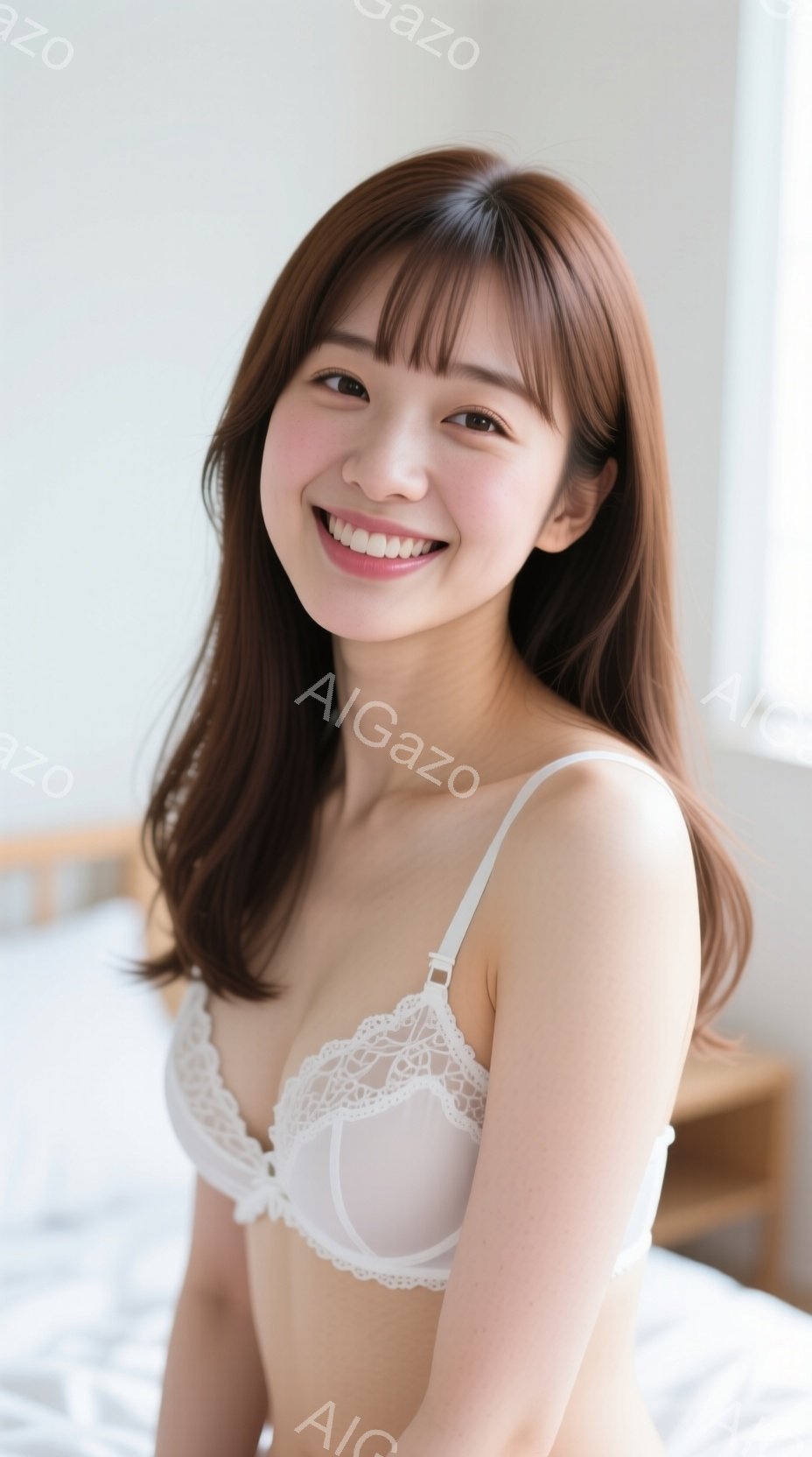 長い茶色の髪を肩にかけ、白いレースのブラレットを着た若い女性が写っています。彼女は微笑んでおり、リラックスした姿勢でベッドに座っています。背景は明るい部屋の一部で、全体的に柔らかく、温かい雰囲気です。 - AI生成フリー素材