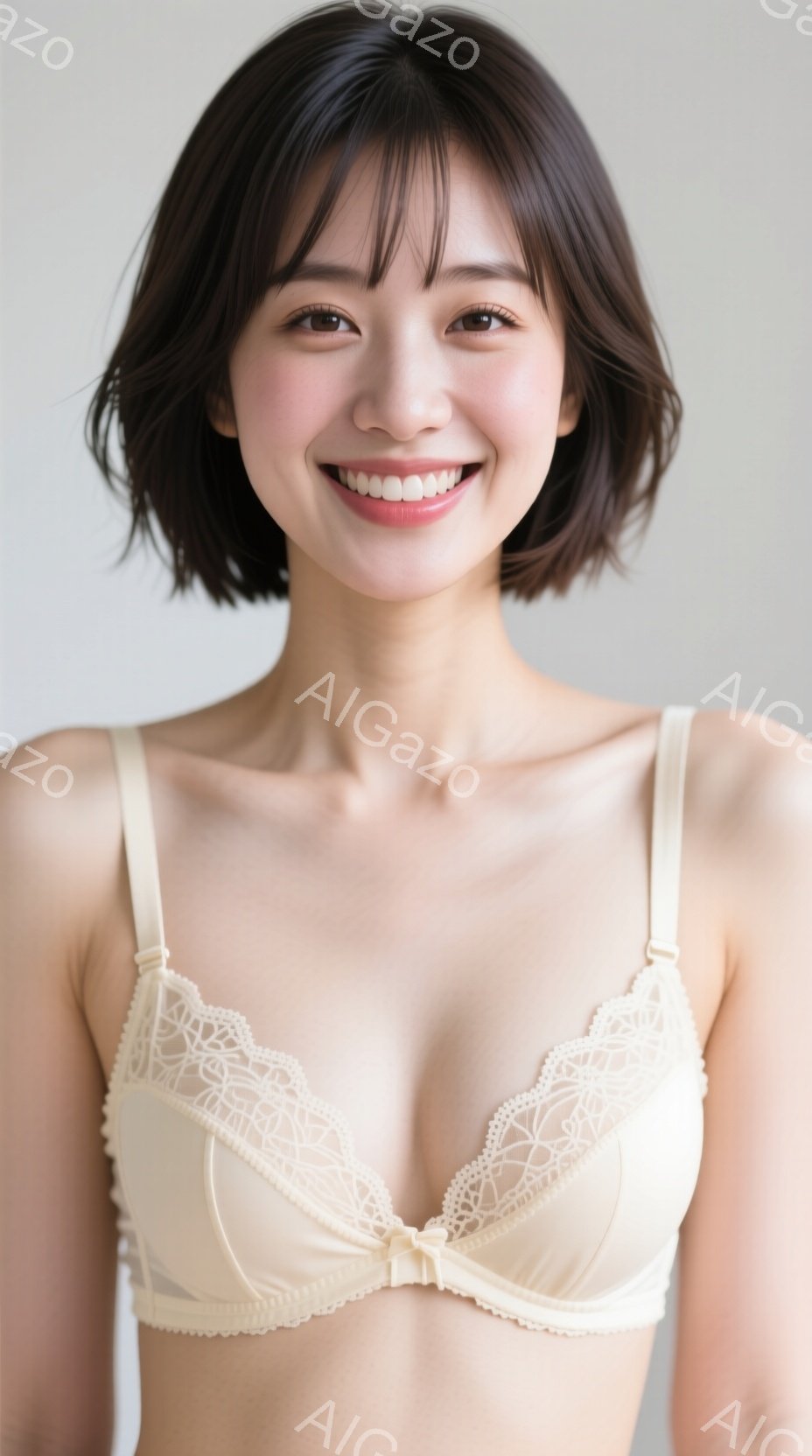 画像は、クリーム色のレース付きブラジャーを着用した若い女性を捉えています。彼女は肩を出し、微笑んでおり、自然なヘアスタイルで、前髪が目にかかっています。背景は白く、焦点は女性自身に当てられており、柔ら - AI生成フリー素材
