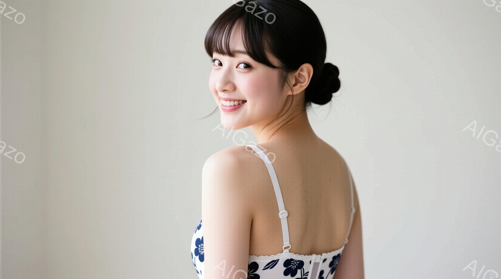 モデルは肩出しの白いトップスを着ており、青い花柄がアクセントになっています。髪は後ろでまとめられ、明るい笑顔でカメラに向かって少し振り返っています。背景は白く、モデルが際立つようにシンプルにまとめられ - AI生成フリー素材