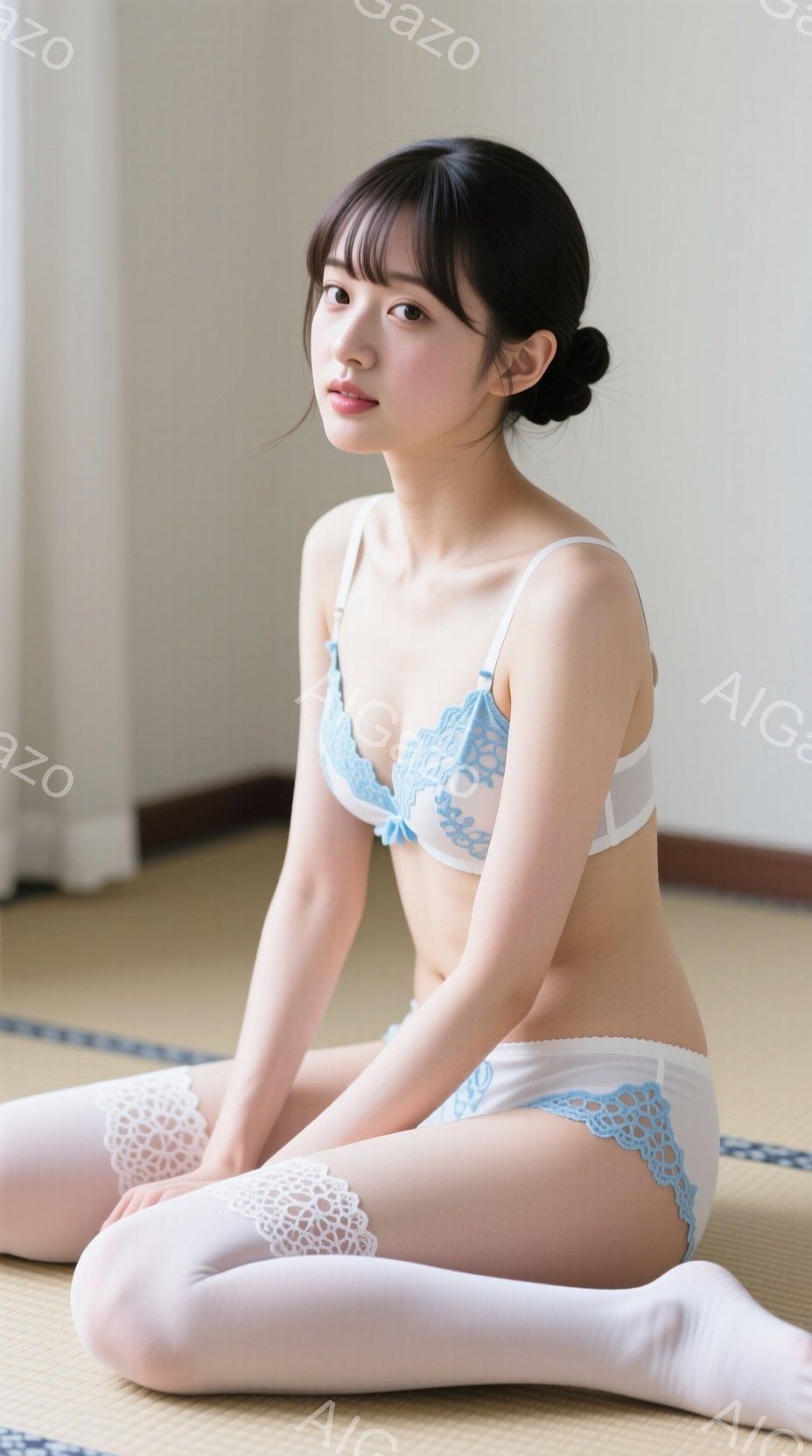 画像には、白いレースのニーハイソックスと、水色の繊細なレースが施されたブラジャーとショーツを身に着けた若い女性が座っています。彼女は黒髪のストレートヘアで、穏やかな微笑みを浮かべ、リラックスした表情を - AI生成フリー素材
