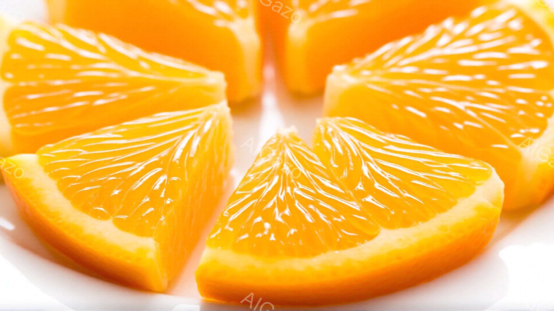 鮮やかなオレンジのスライスが白い背景に配置されています。果肉の繊維がはっきりと見え、ジューシーで美味しそうな印象を与えます。シンプルで清潔感のある構図で、食欲をそそる写真です。 - AI生成フリー素材