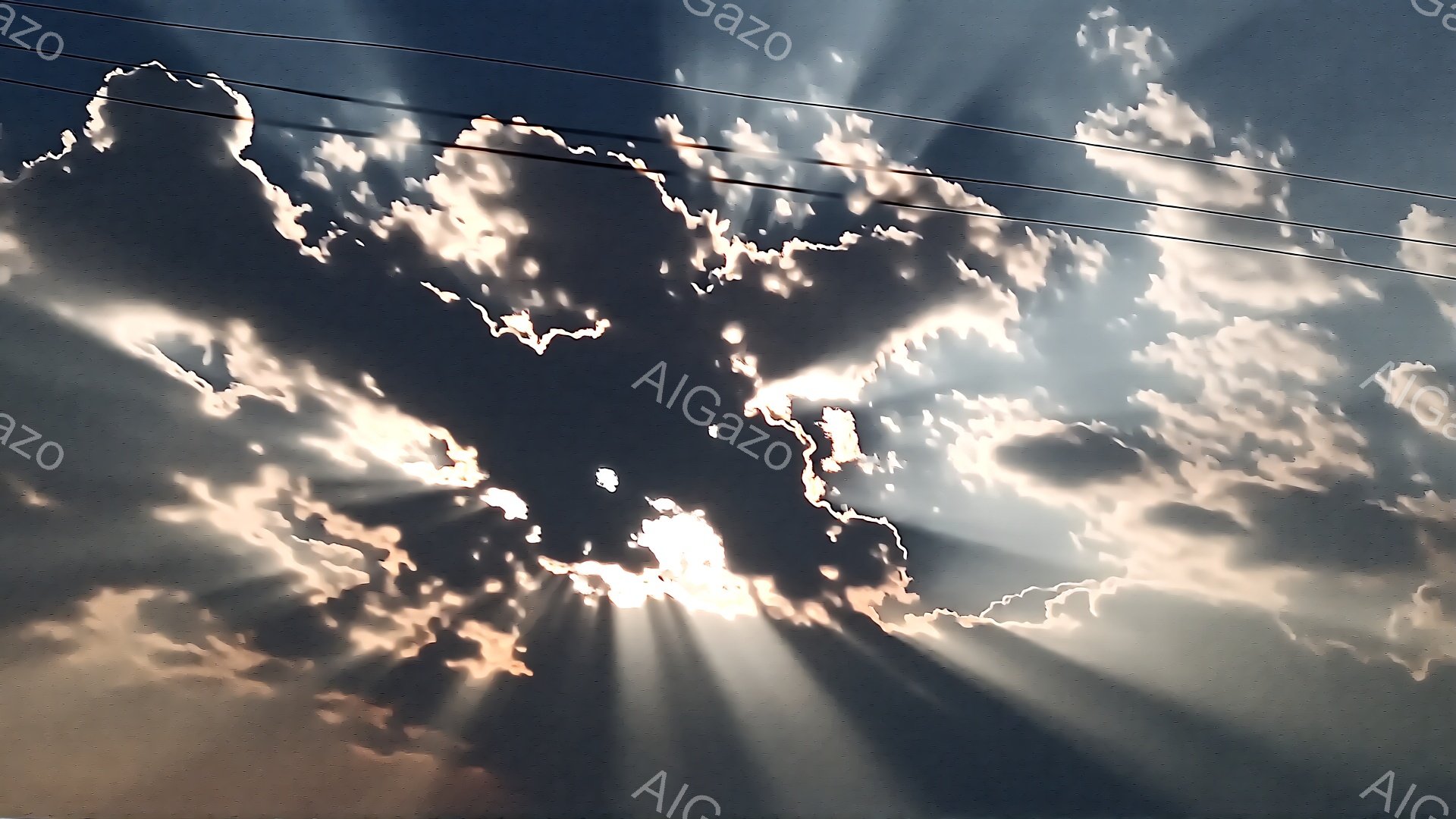 雲間から差し込む強い光線が印象的な空の様子が捉えられています。厚い雲は暗いグレーとオレンジ色で縁取られており、まるで絵画のような光景です。電線が画面上部に走り、空のドラマチックな様子との対比を生み出しています。