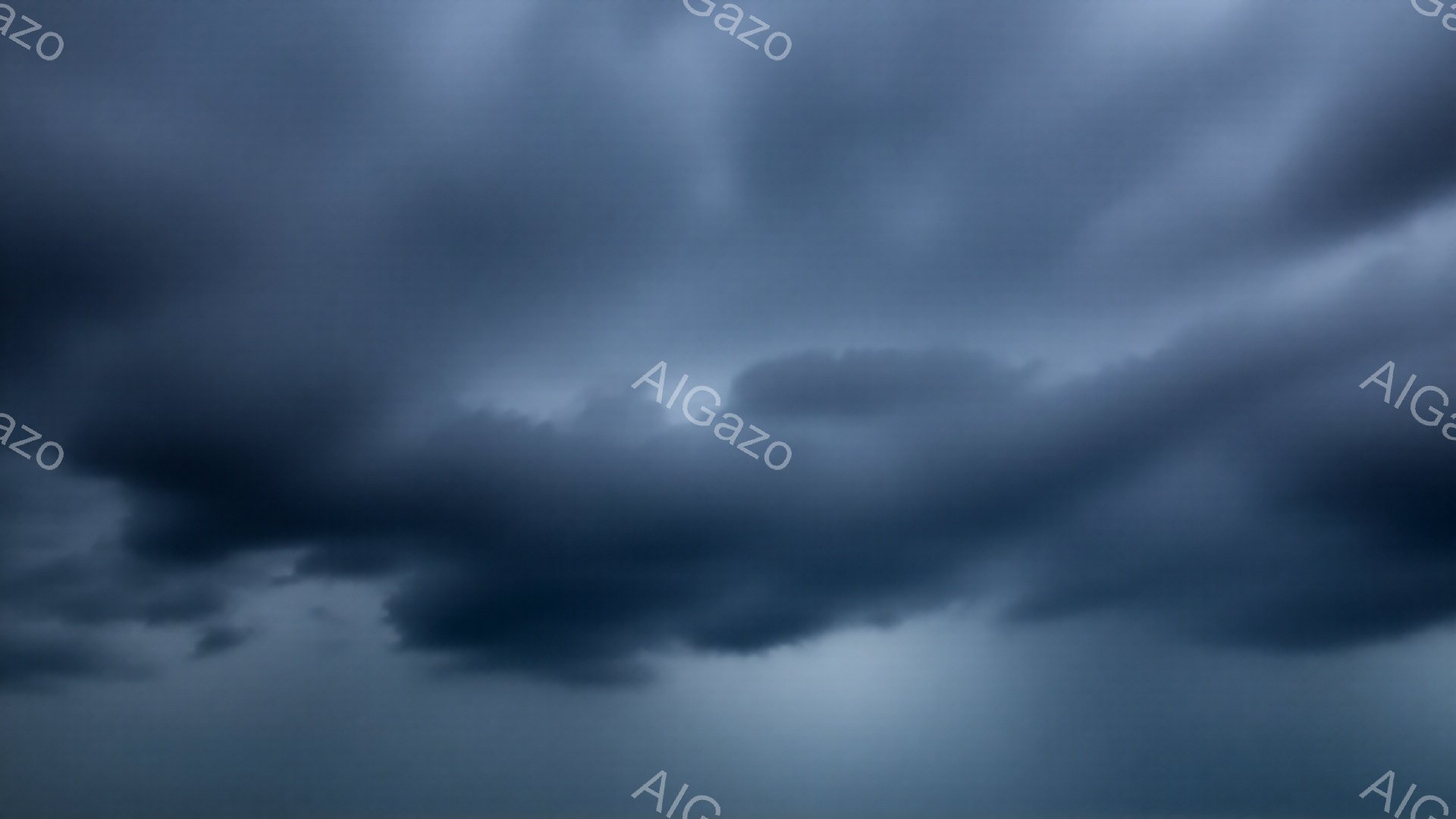 厚い暗雲が空を覆い、重々しい雰囲気を作り出しています。雲の層は、まるで巨大な影のように、かすかに光る空の一部を覆っています。全体的に、嵐の前兆を感じさせる、陰鬱でドラマチックな光景です。