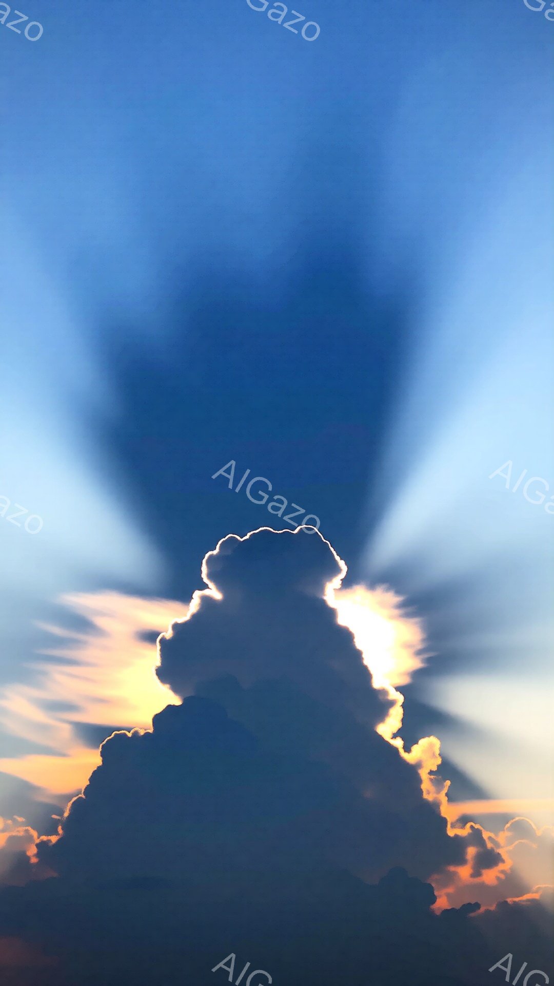 巨大な積乱雲が画面の中央にそびえ立ち、その頂上部から強い太陽光が差し込んでいる様子が描かれています。雲は濃い青色と灰色で構成され、光に照らされた部分は白く輝き、周囲にはオレンジ色の雲が広がっています。空は鮮やかな青色で、ドラマチックな光景が広がり、力強く、壮大な自然のエネルギーを感じさせます。