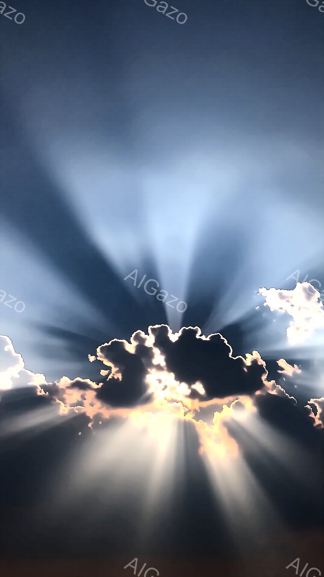 濃い雲の隙間から強い光線が差し込み、ドラマチックな空模様が広がっている。雲は暗いグレーとオレンジ色が混ざり合い、まるで神々しい光に照らされているかのようだ。全体的に荘厳で神秘的な雰囲気を醸し出しており、希望や救いを連想させる。