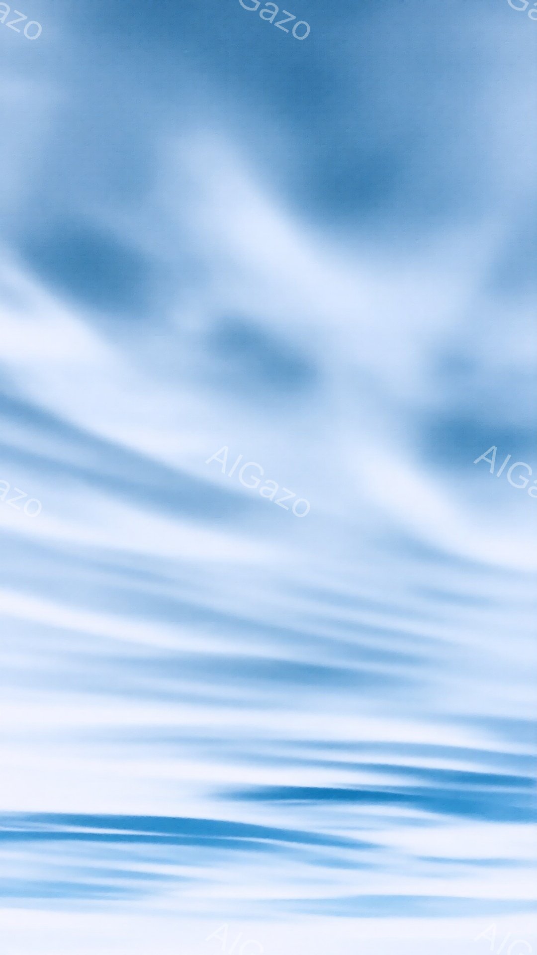 この画像は、空を捉えた抽象的な表現です。青と白のストライプ状の線が、まるで風に揺れる雲のように流れています。全体的に穏やかで、どこか幻想的な雰囲気を漂わせています。