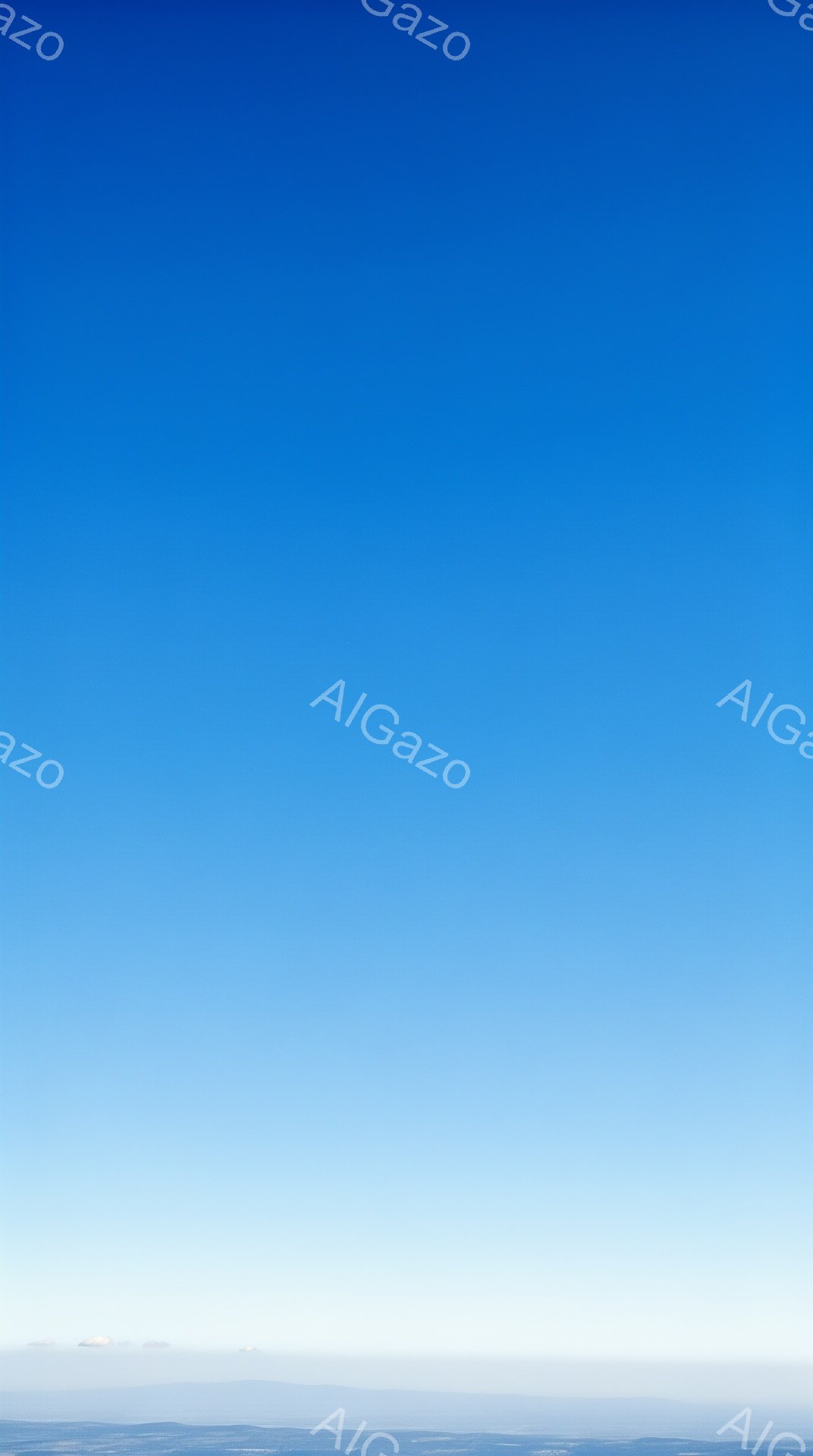 空は淡い青色から濃い青色へとグラデーションがかかっており、地平線付近には薄い雲が広がっている。遠くには雪を頂いた山々がぼんやりと見えるが、全体的に穏やかで静寂な雰囲気である。地平線は海または平原で、空と地との境界線は霞んでおり、遠近感を強調している。